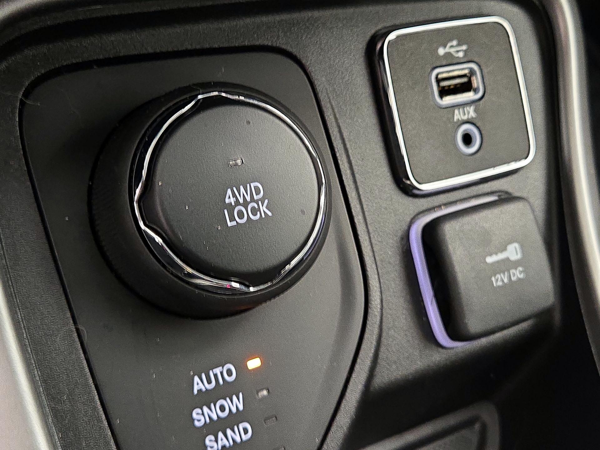 Thumbnail: 2018 Jeep Compass - 18
