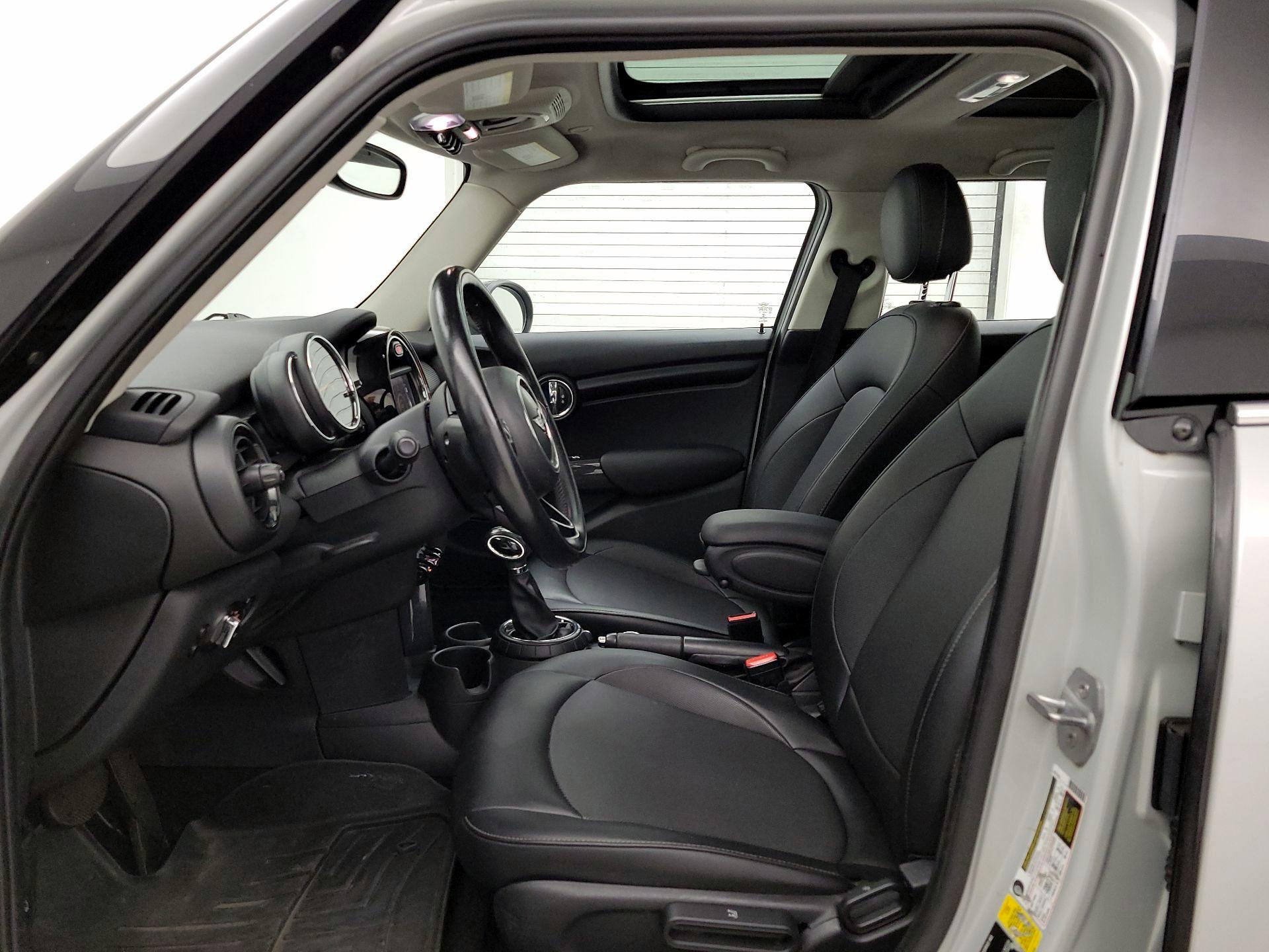 Thumbnail: 2016 MINI Cooper Hardtop - 11