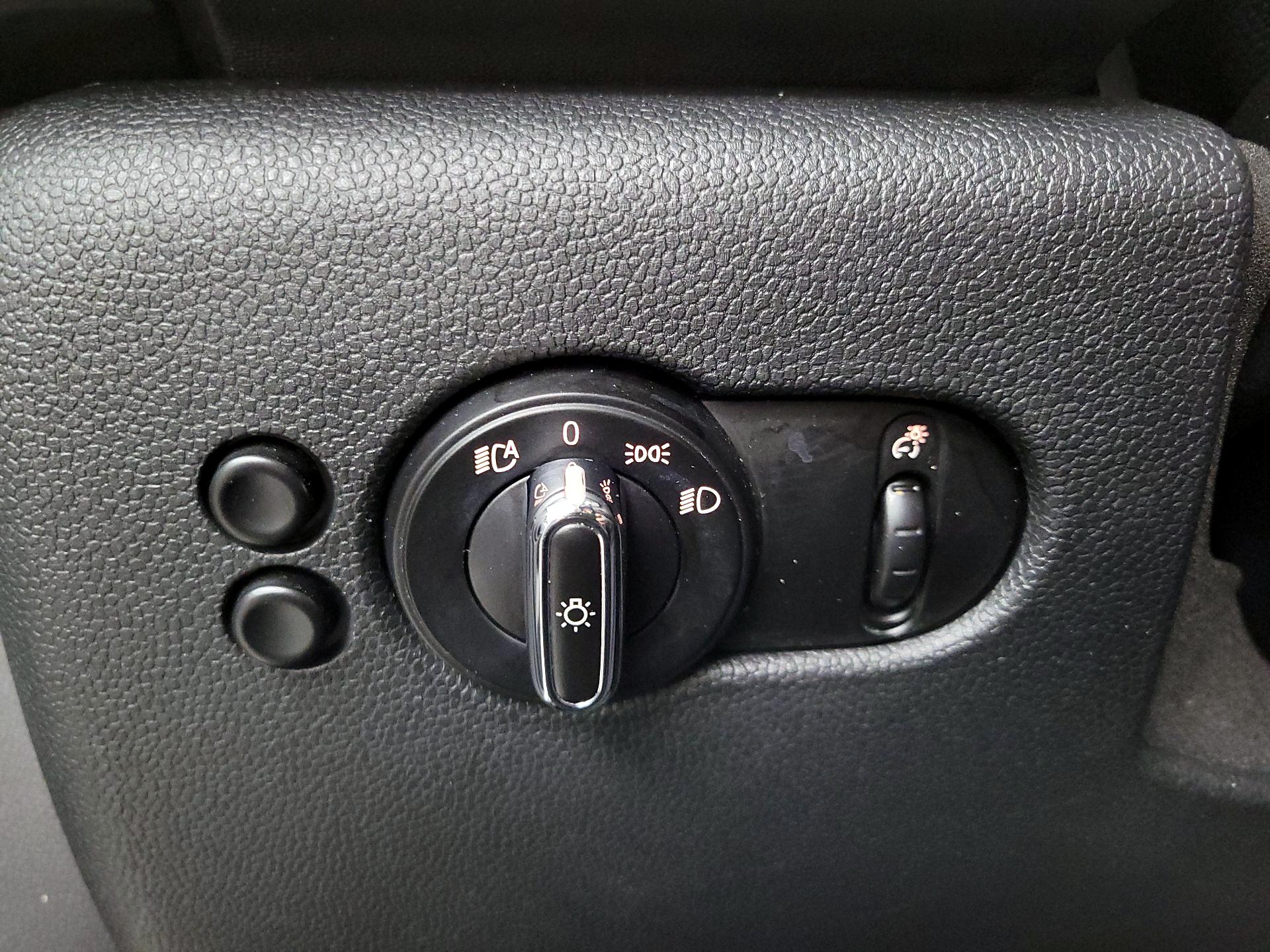 Thumbnail: 2016 MINI Cooper Hardtop - 13