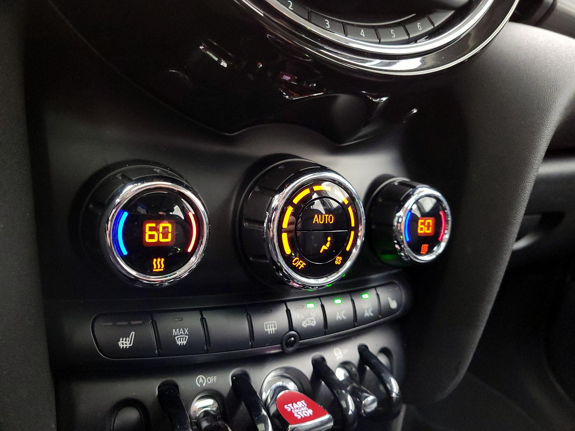 Thumbnail: 2016 MINI Cooper Hardtop - 15