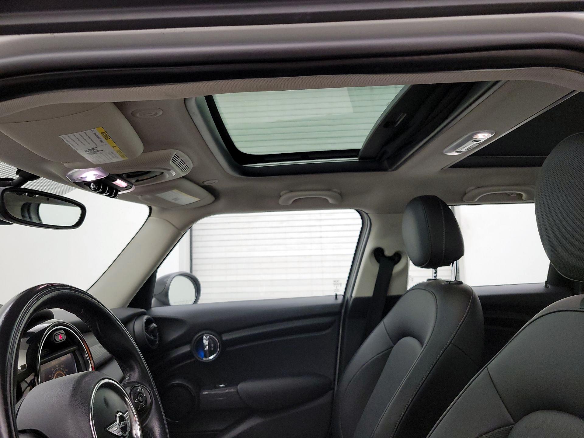 Thumbnail: 2016 MINI Cooper Hardtop - 18