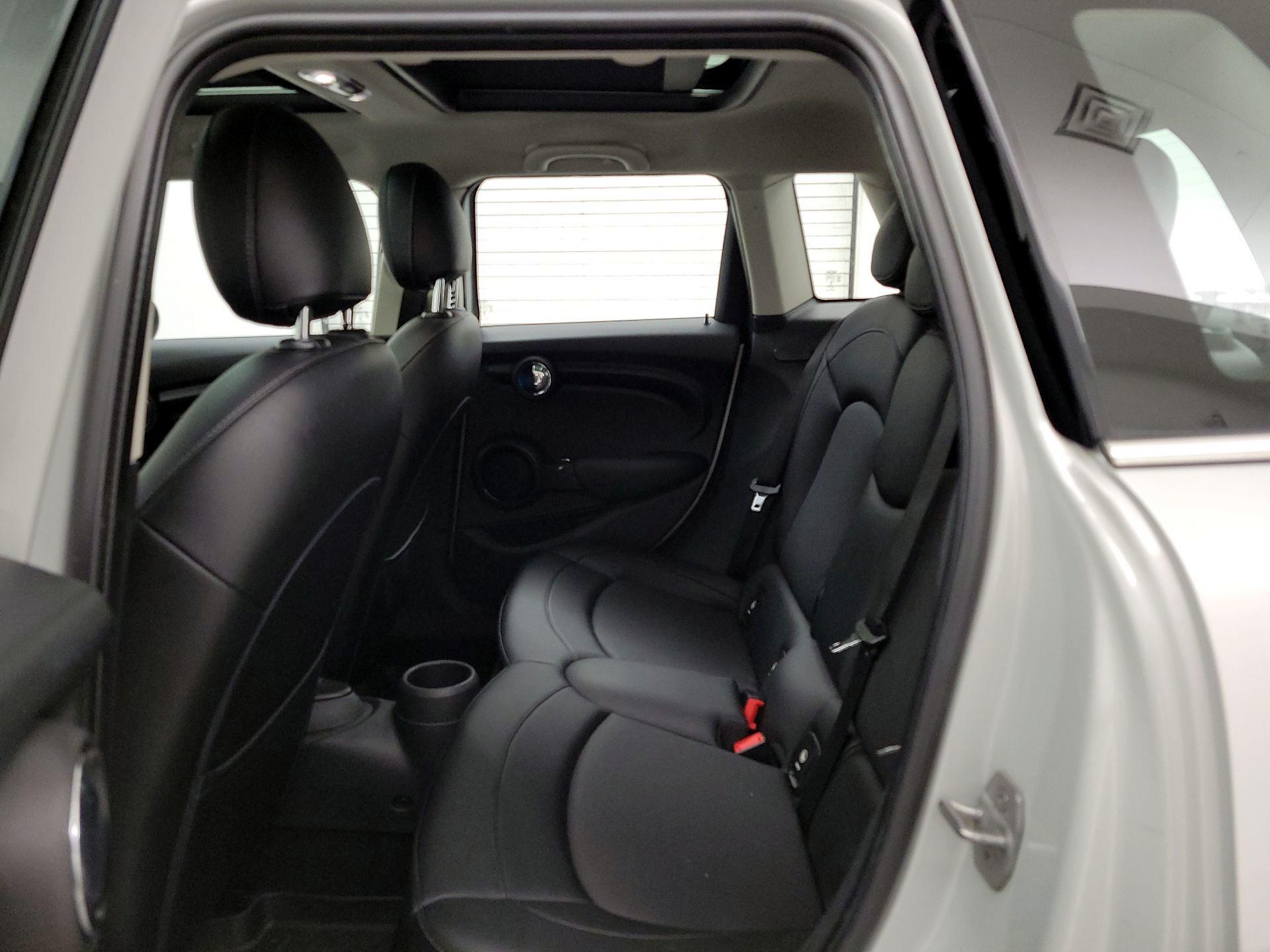 Thumbnail: 2016 MINI Cooper Hardtop - 19