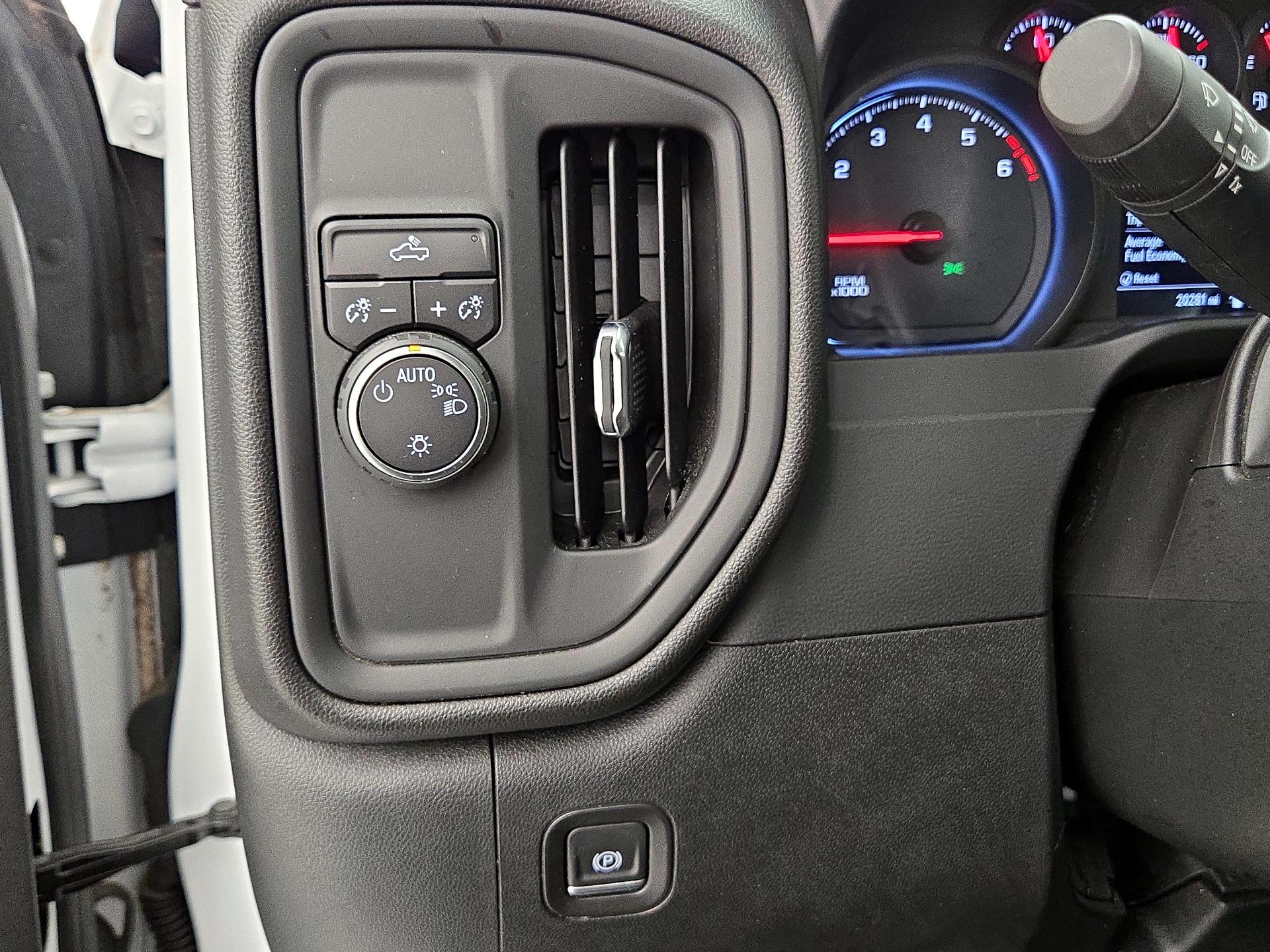 Thumbnail: 2019 Chevrolet Silverado 1500 - 13