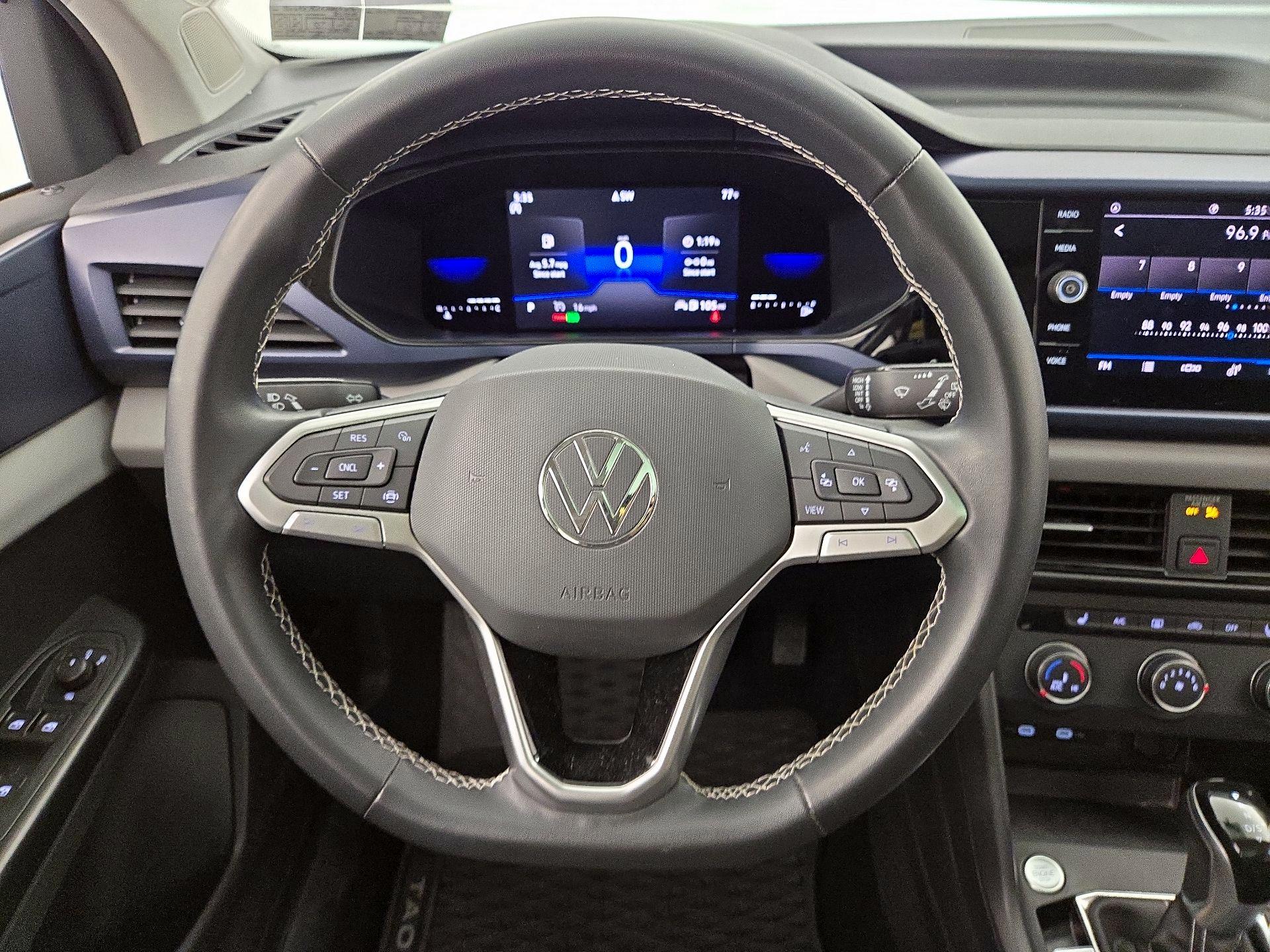 Thumbnail: 2022 Volkswagen Taos - 10