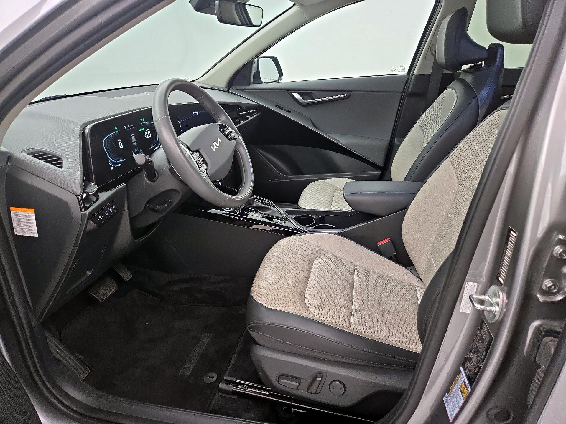 Thumbnail: 2023 Kia Niro - 11