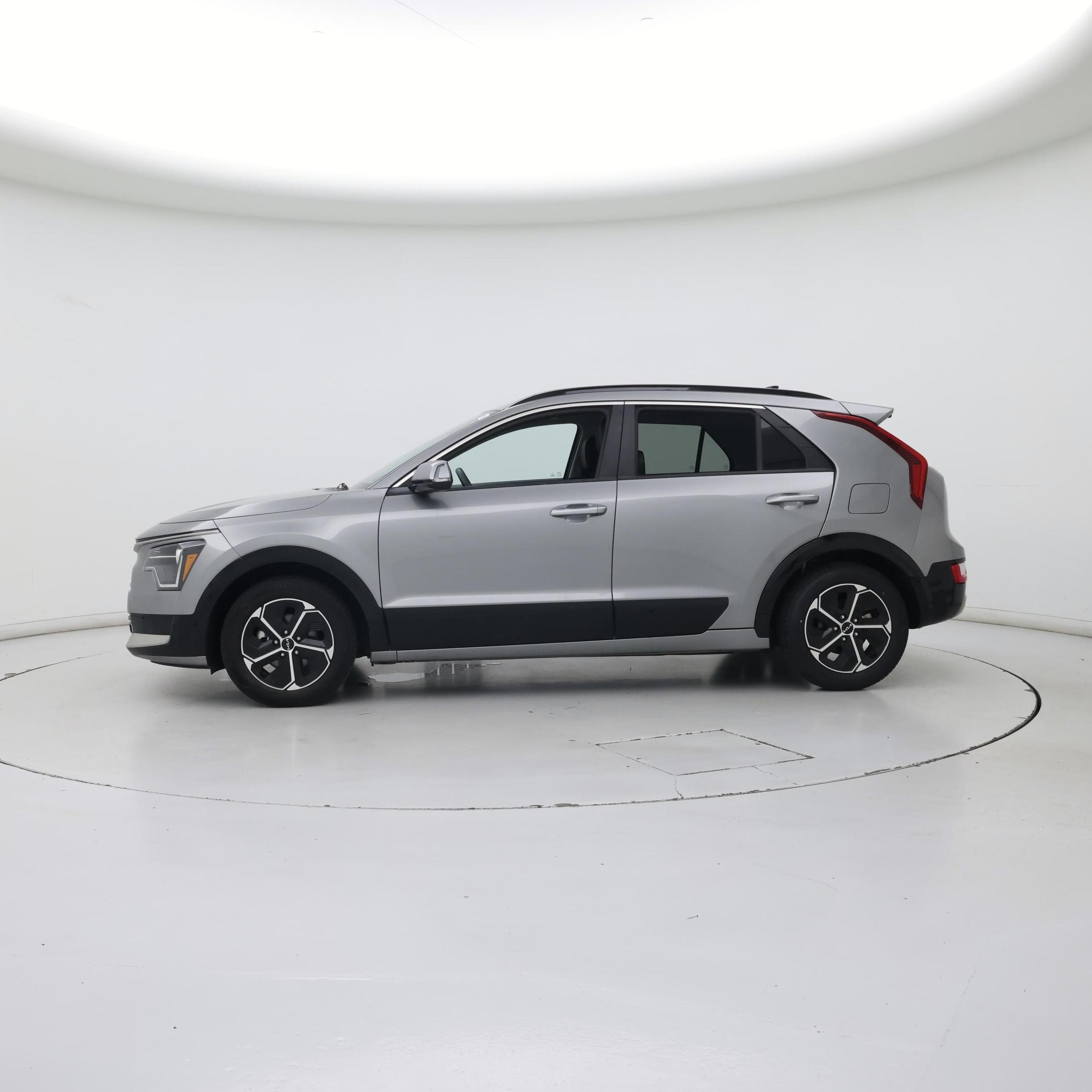 Thumbnail: 2023 Kia Niro - 3