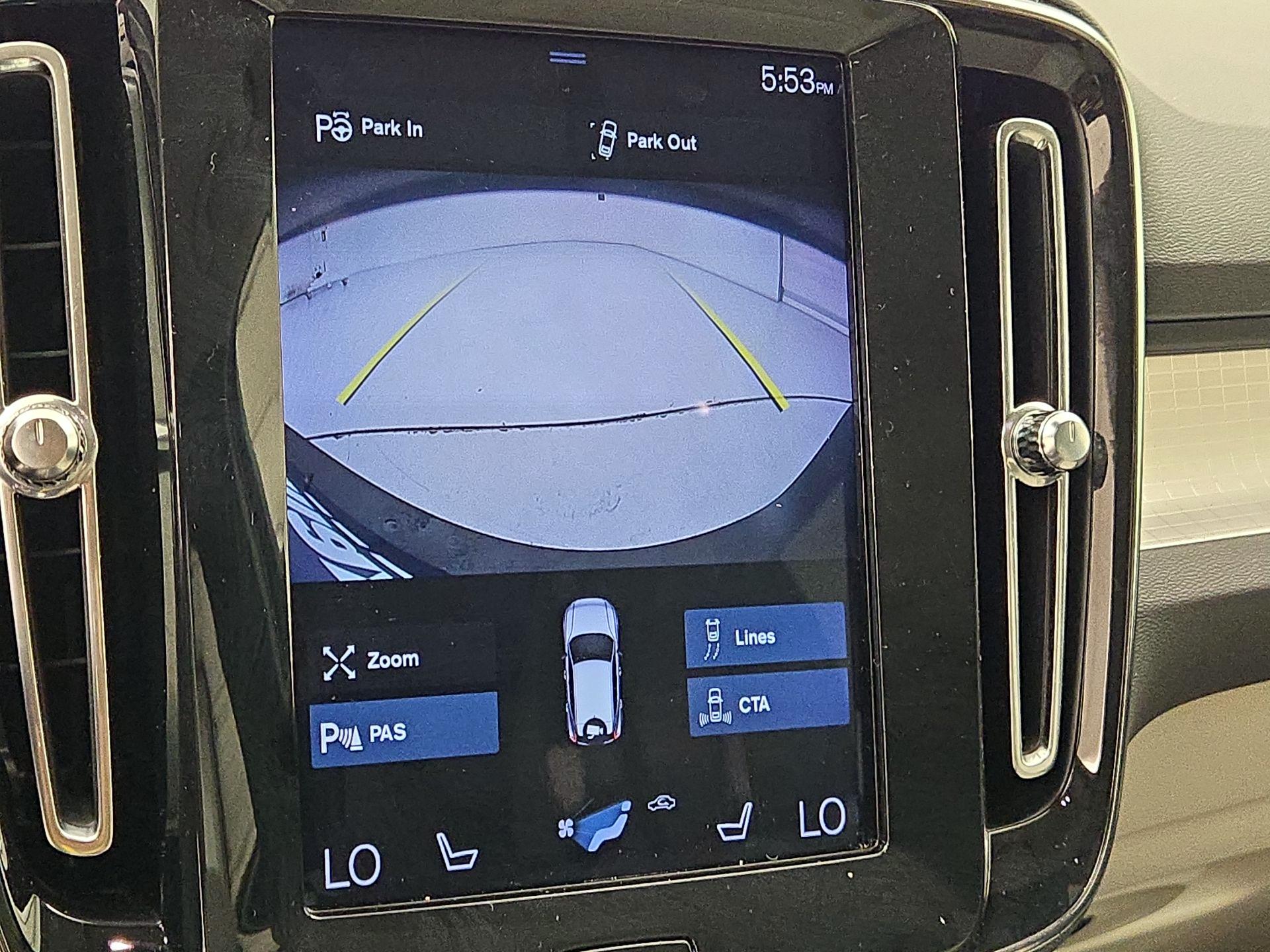 Thumbnail: 2019 Volvo XC40 - 14