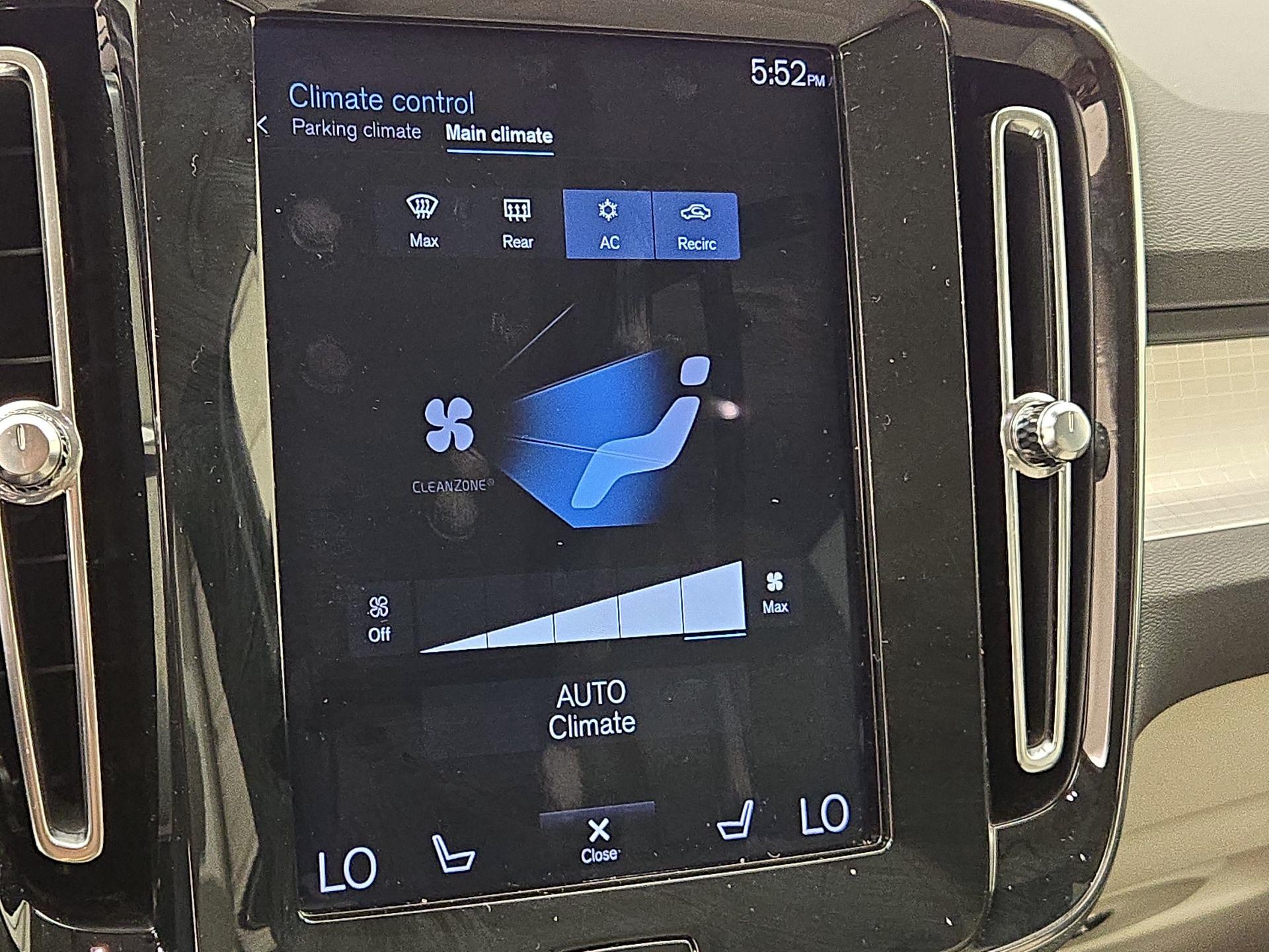 Thumbnail: 2019 Volvo XC40 - 16
