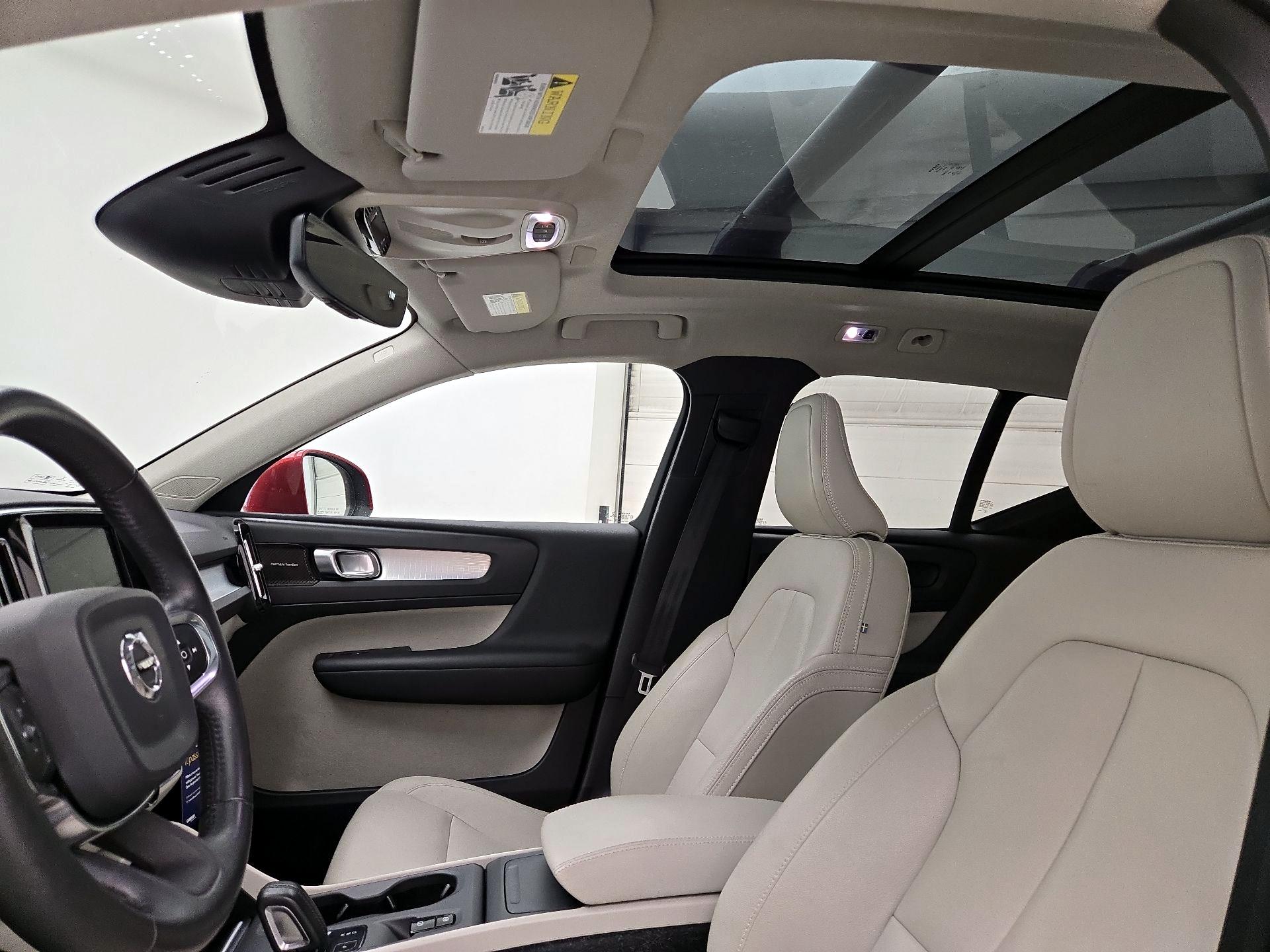 Thumbnail: 2019 Volvo XC40 - 19