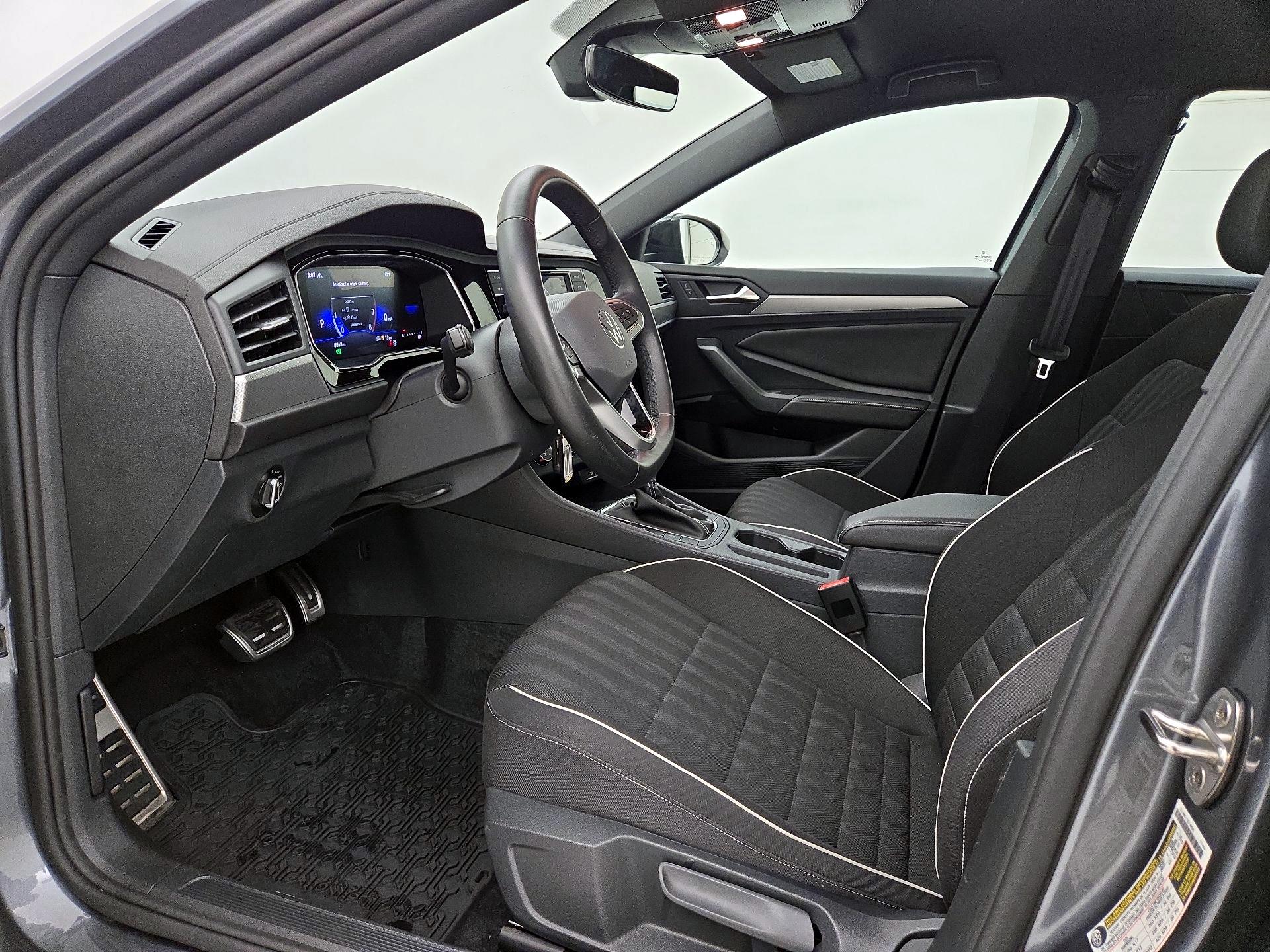 Thumbnail: 2024 Volkswagen Jetta - 11