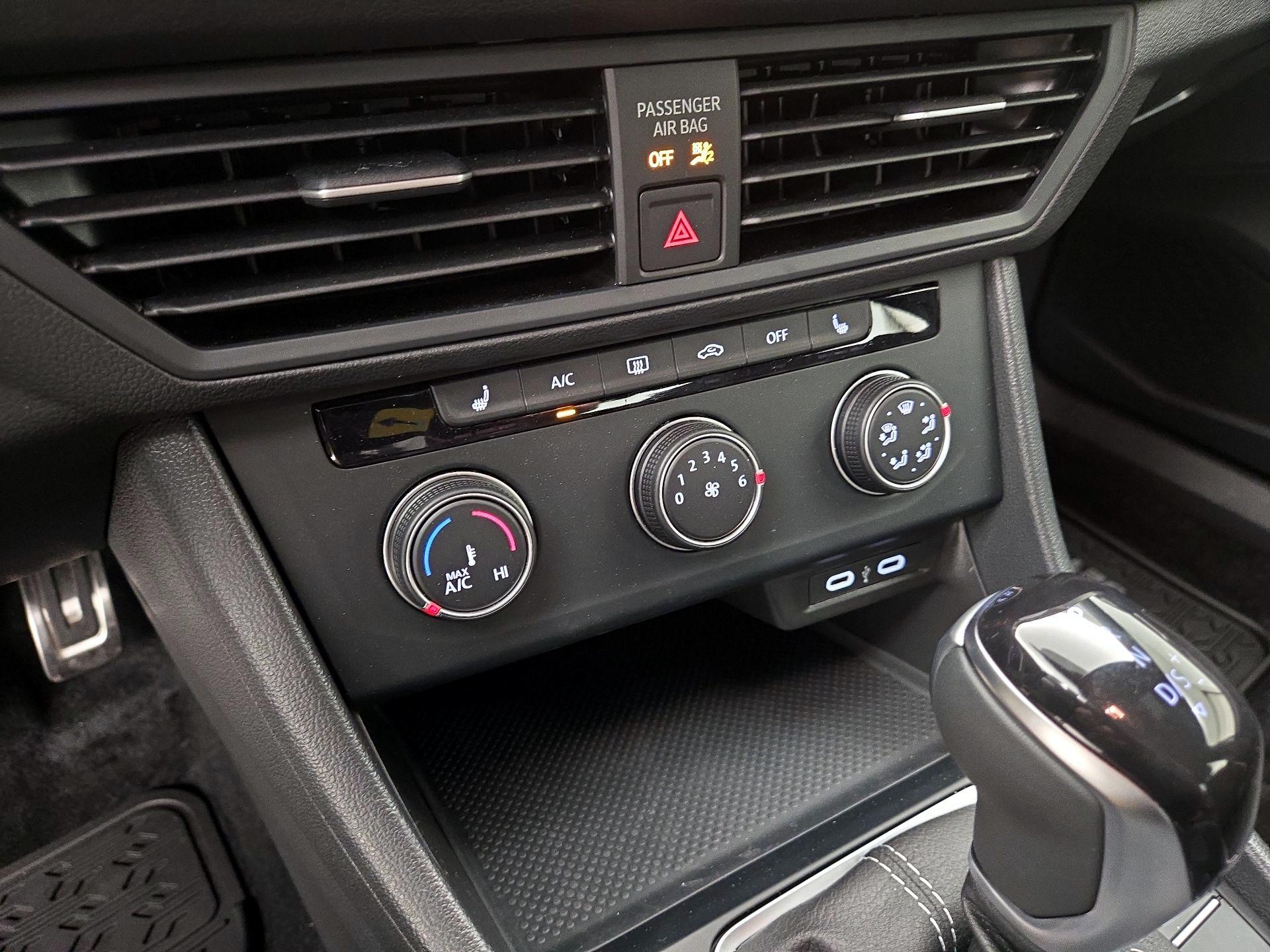 Thumbnail: 2024 Volkswagen Jetta - 16