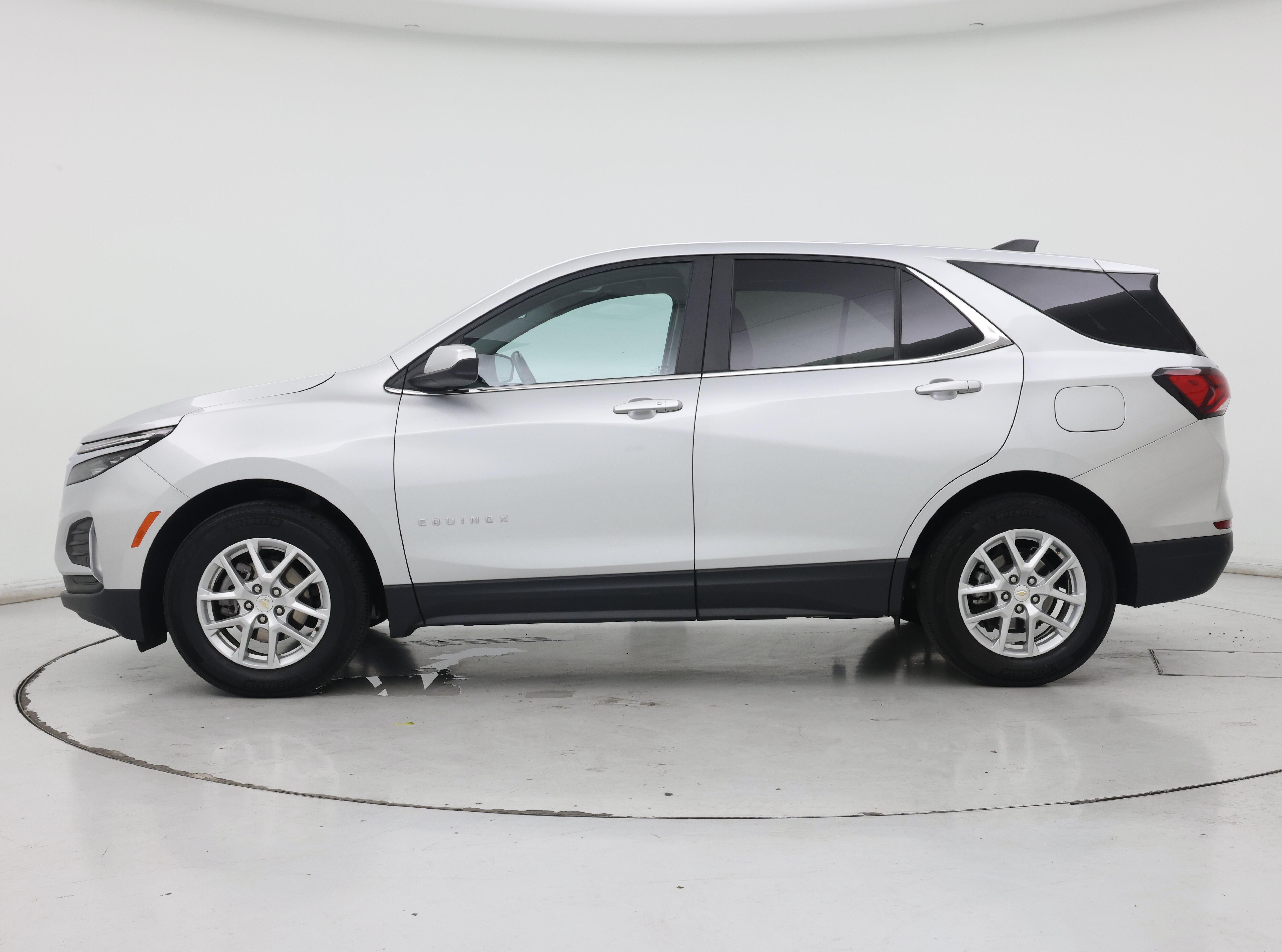 Thumbnail: 2022 Chevrolet Equinox - 3