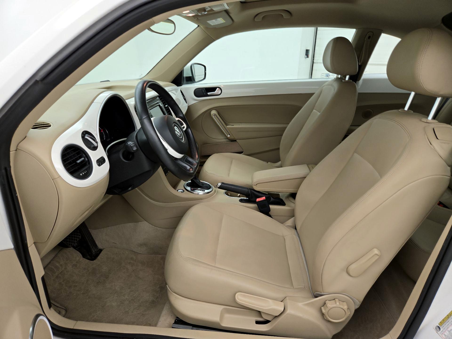 Thumbnail: 2013 Volkswagen Beetle - 11