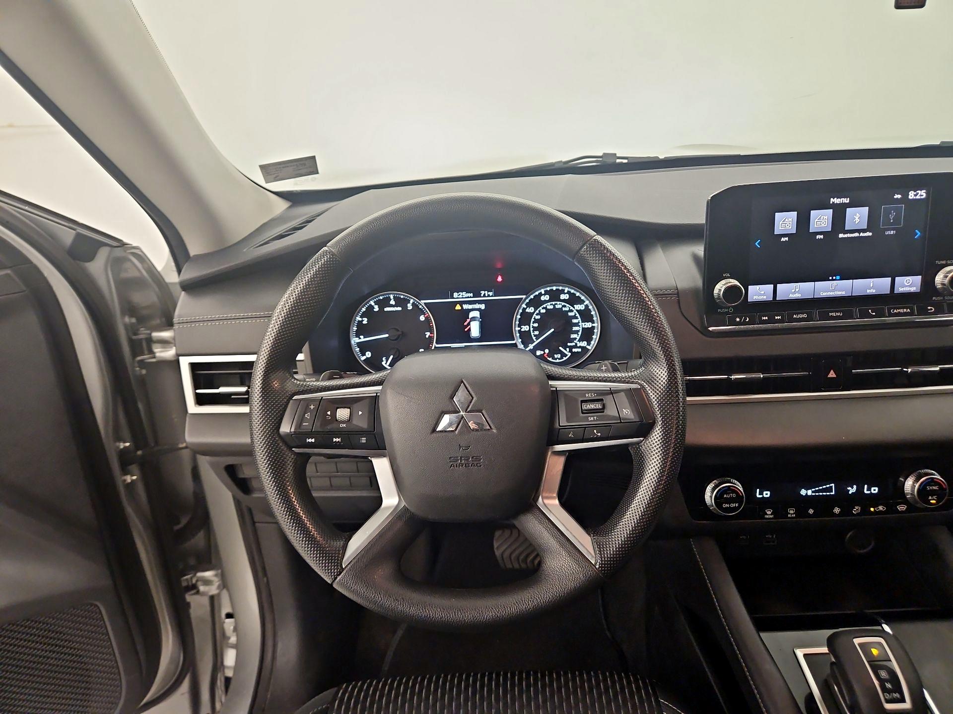 Thumbnail: 2022 Mitsubishi Outlander - 10