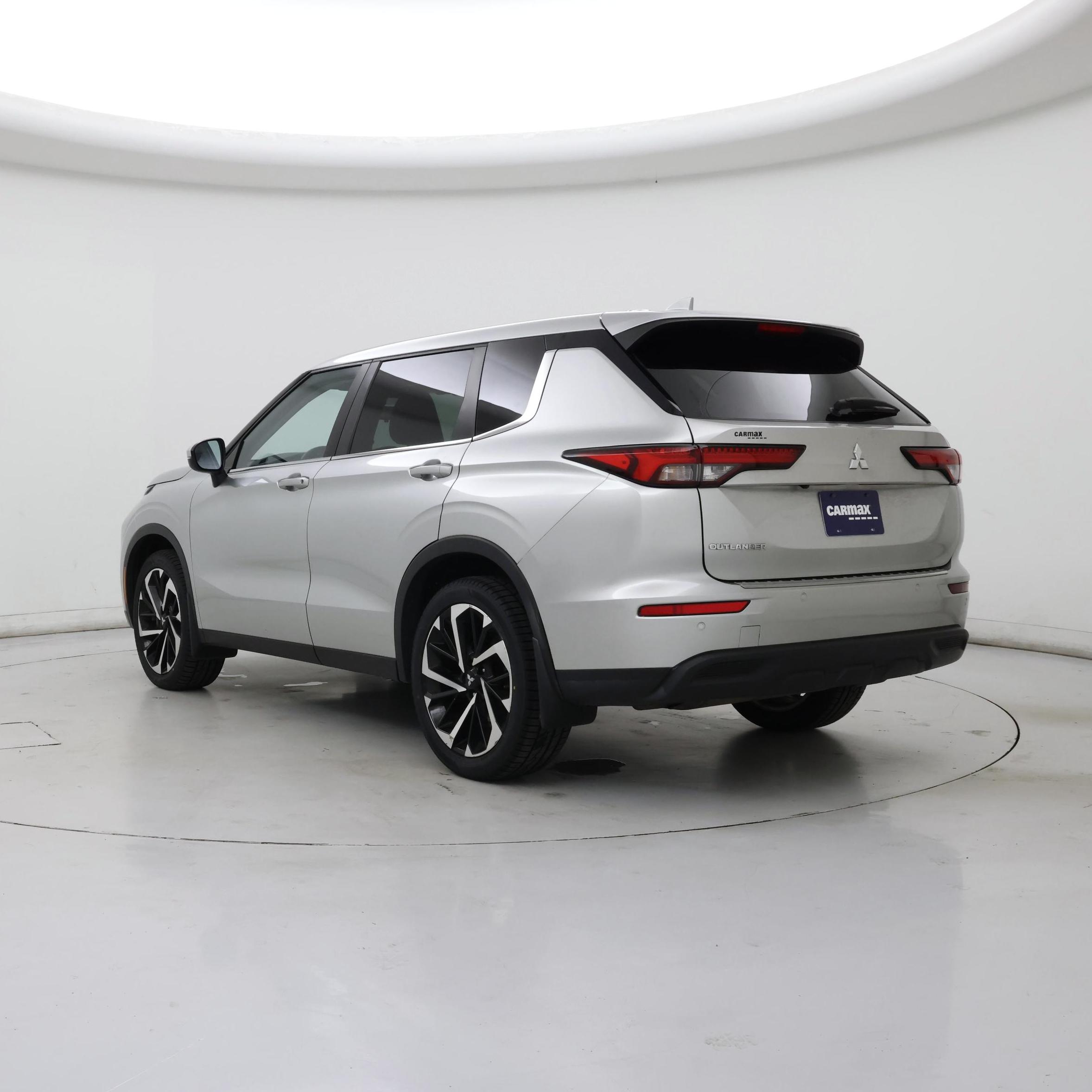Thumbnail: 2022 Mitsubishi Outlander - 2