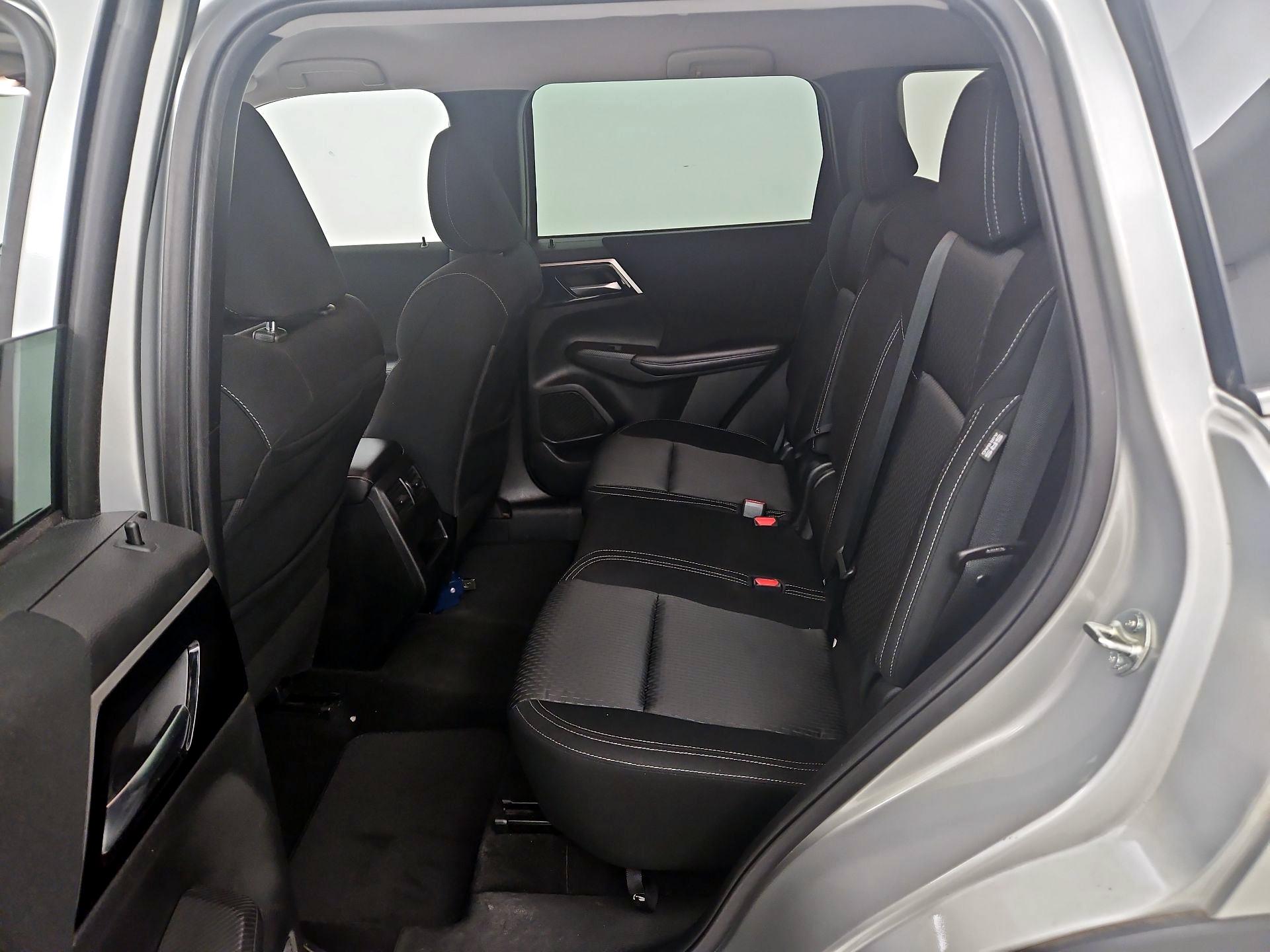 Thumbnail: 2022 Mitsubishi Outlander - 19
