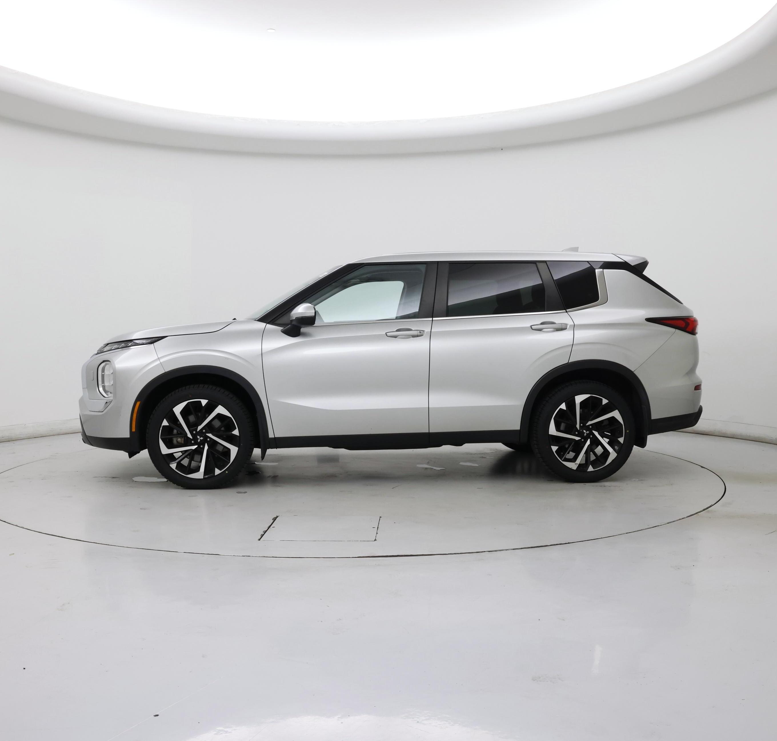 Thumbnail: 2022 Mitsubishi Outlander - 3