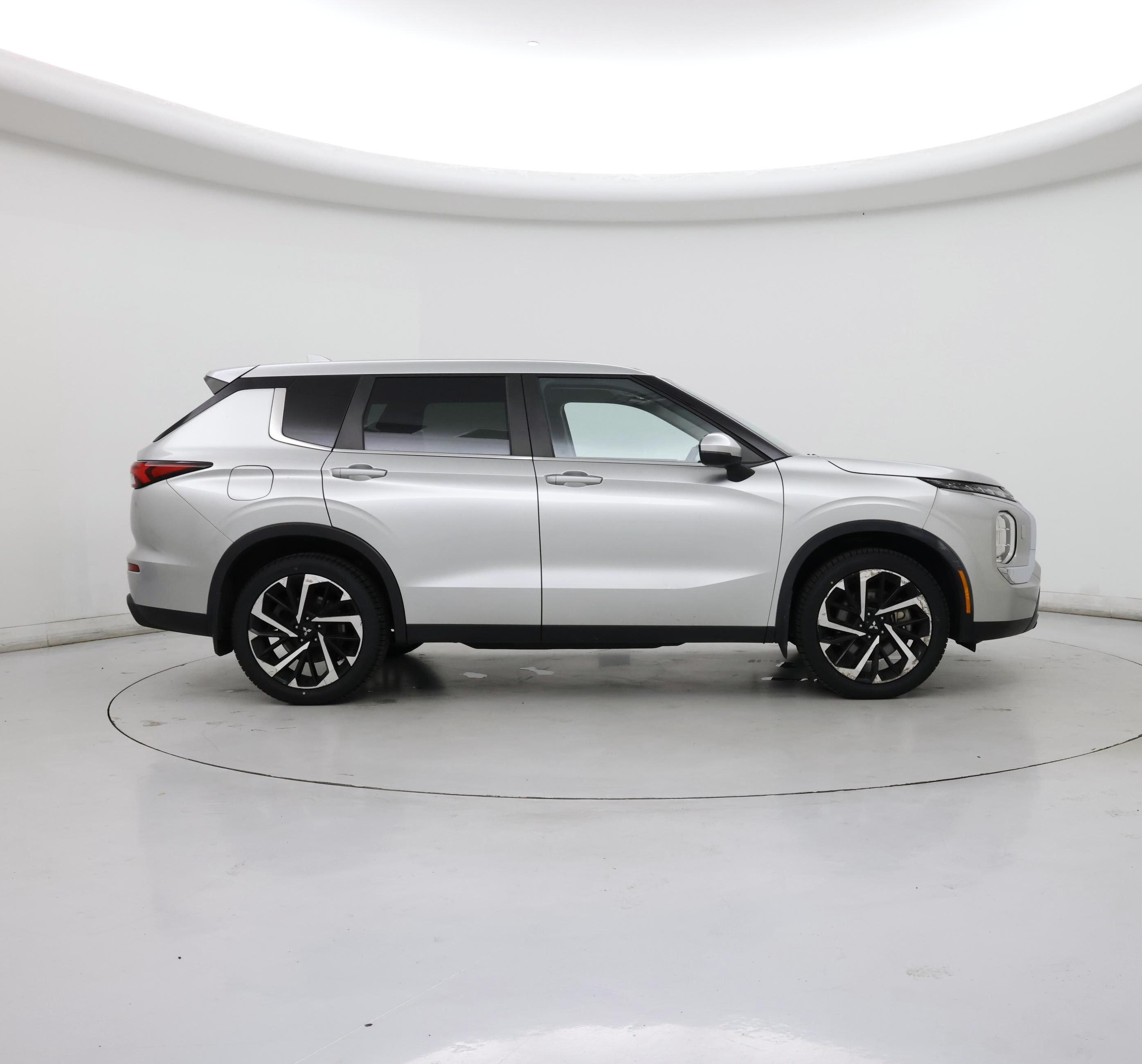 Thumbnail: 2022 Mitsubishi Outlander - 7