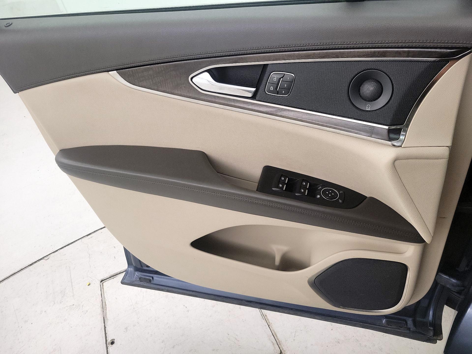 Thumbnail: 2019 Lincoln Nautilus - 10