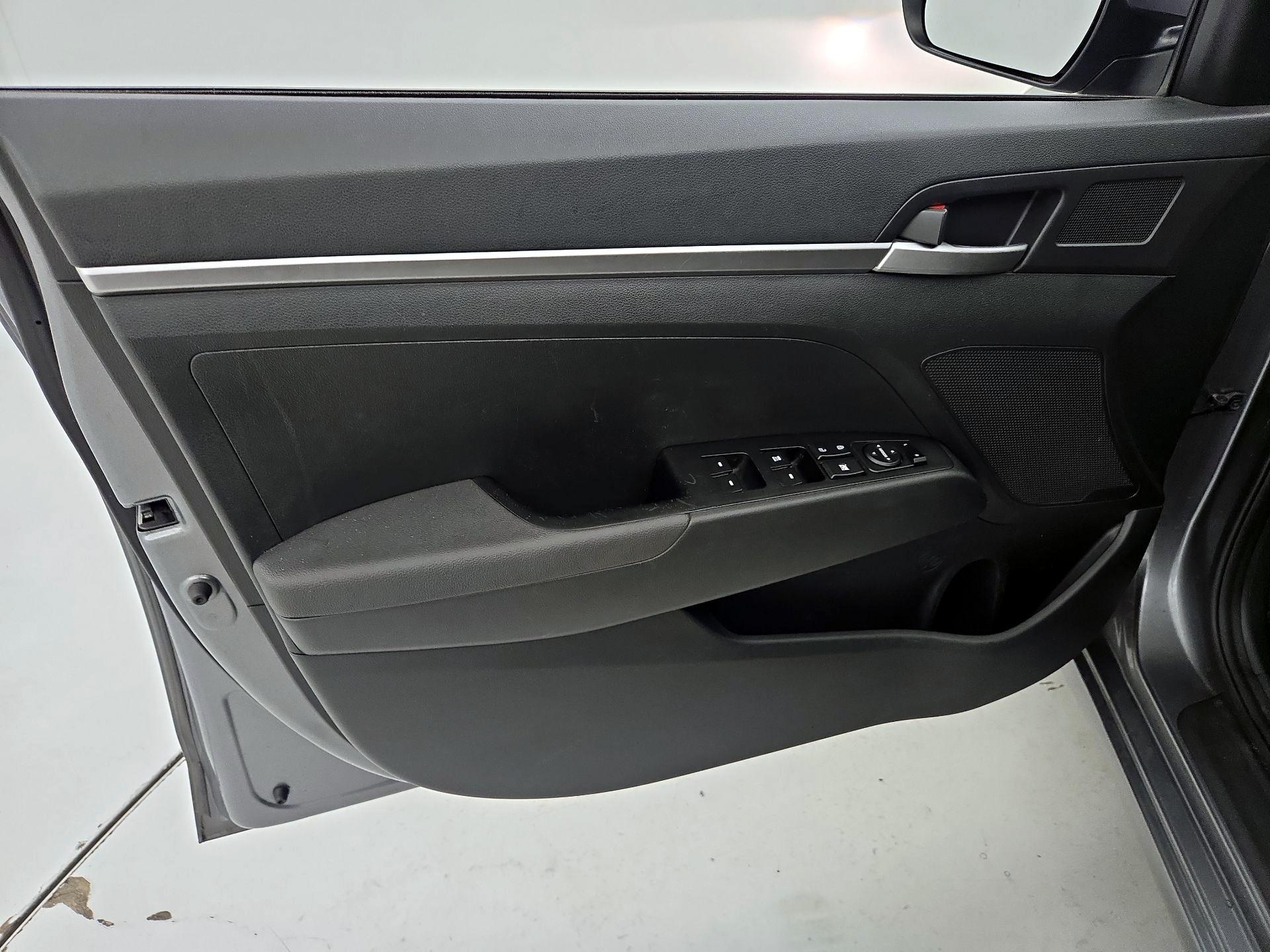 Thumbnail: 2019 Hyundai Elantra - 13