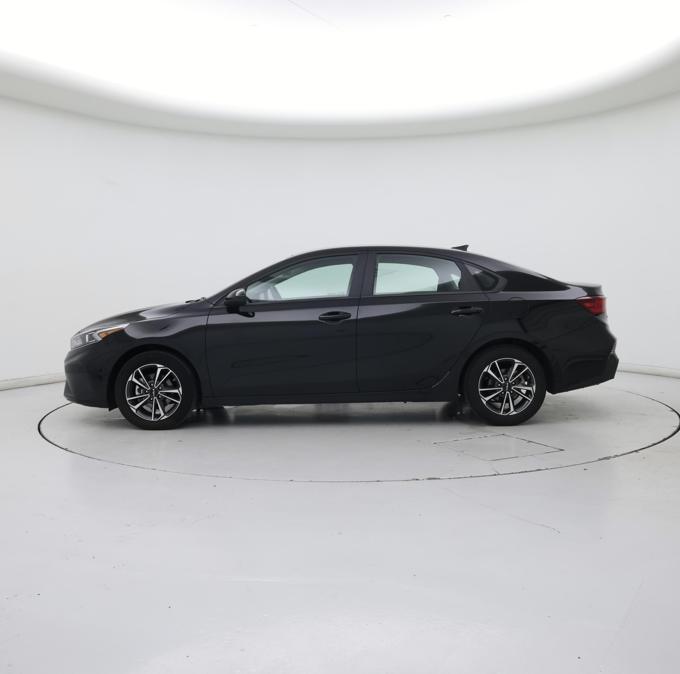 Thumbnail: 2024 Kia Forte - 3