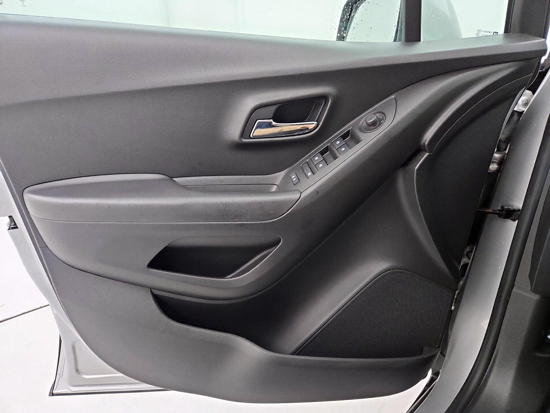 Thumbnail: 2018 Chevrolet Trax - 12