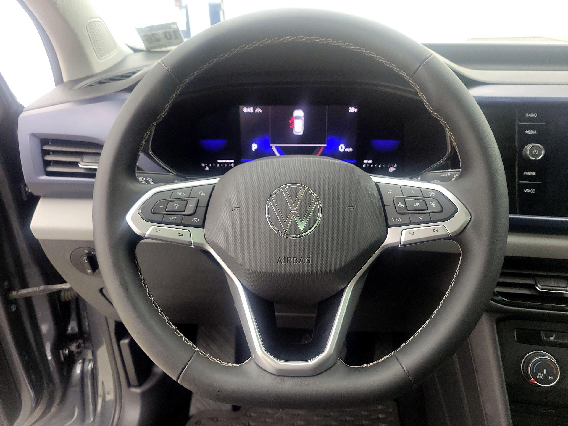 Thumbnail: 2022 Volkswagen Taos - 10