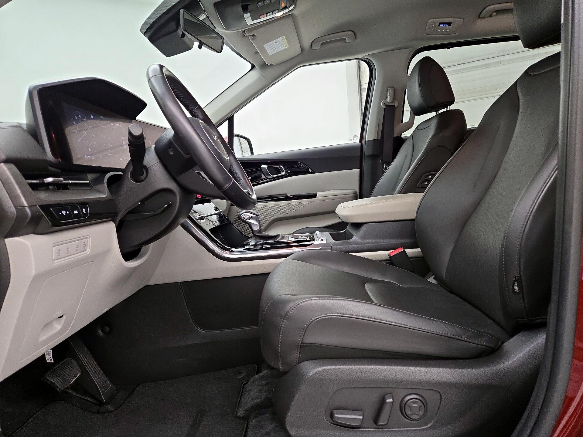Thumbnail: 2023 Kia Carnival - 11