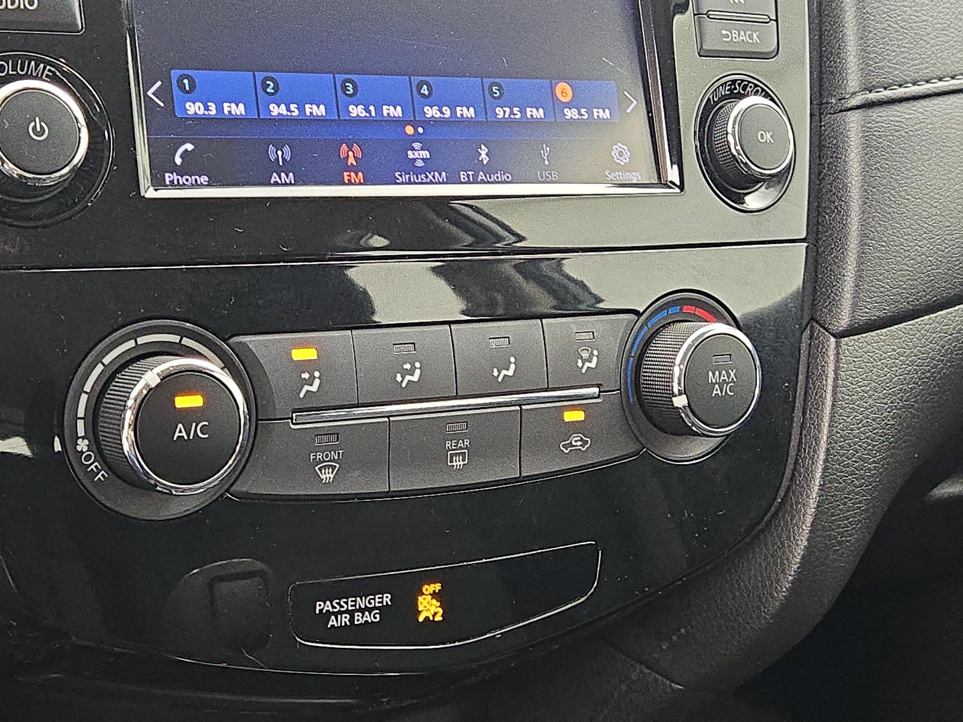 Thumbnail: 2018 Nissan Rogue - 16