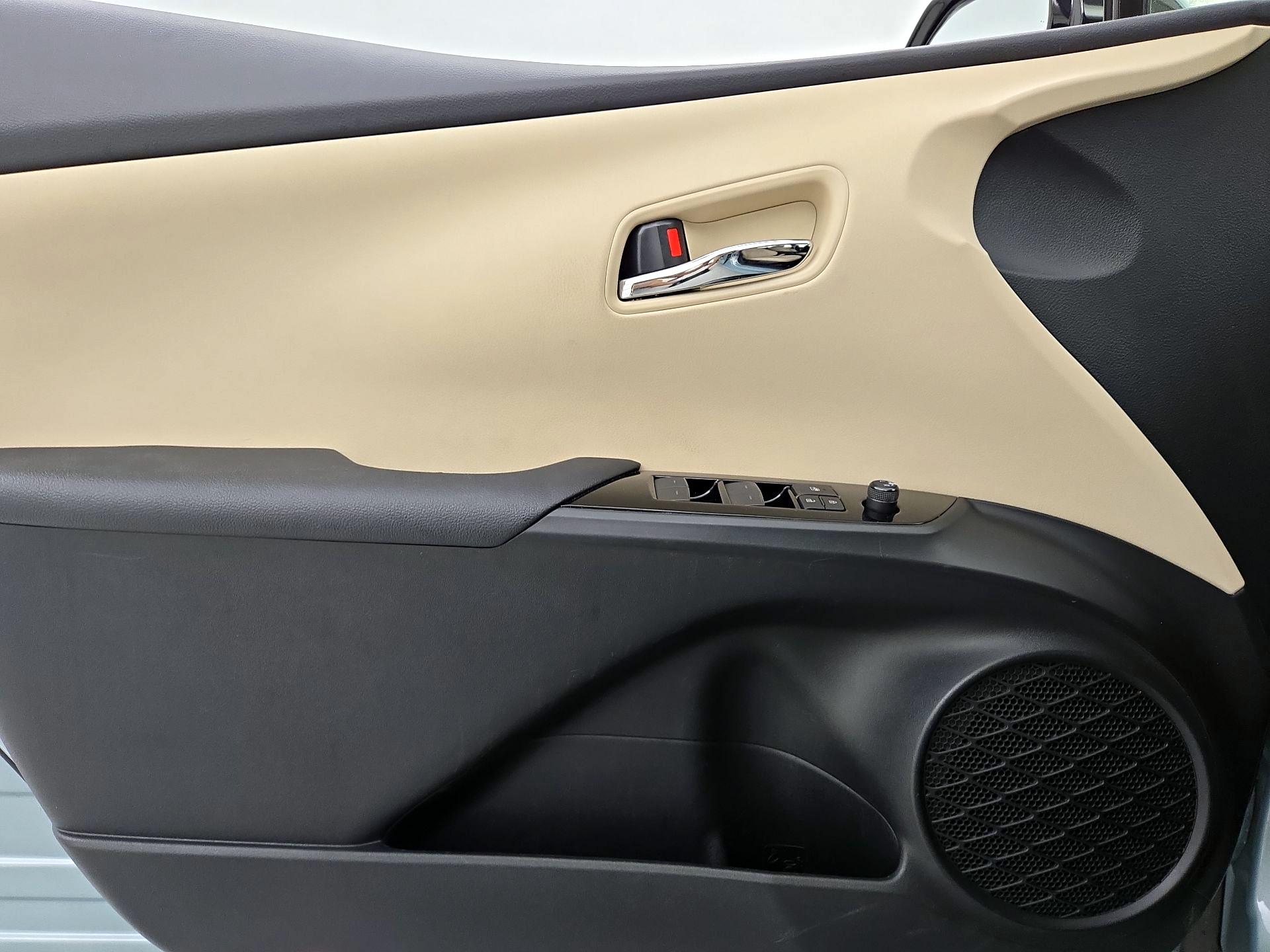 Thumbnail: 2020 Toyota Prius - 12