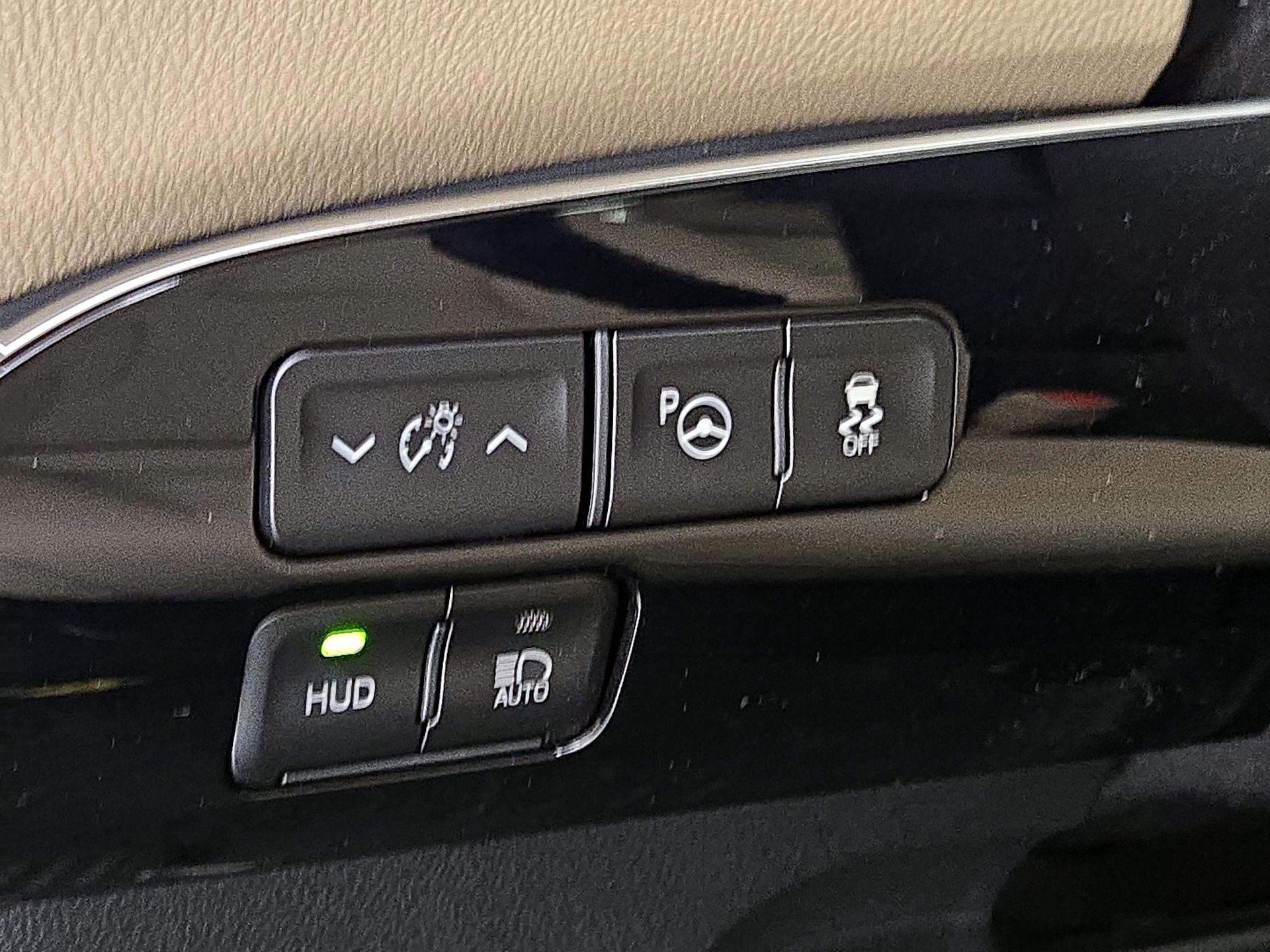 Thumbnail: 2020 Toyota Prius - 13