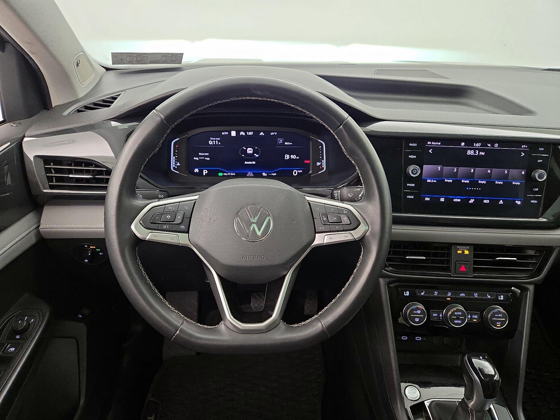 Thumbnail: 2022 Volkswagen Taos - 10