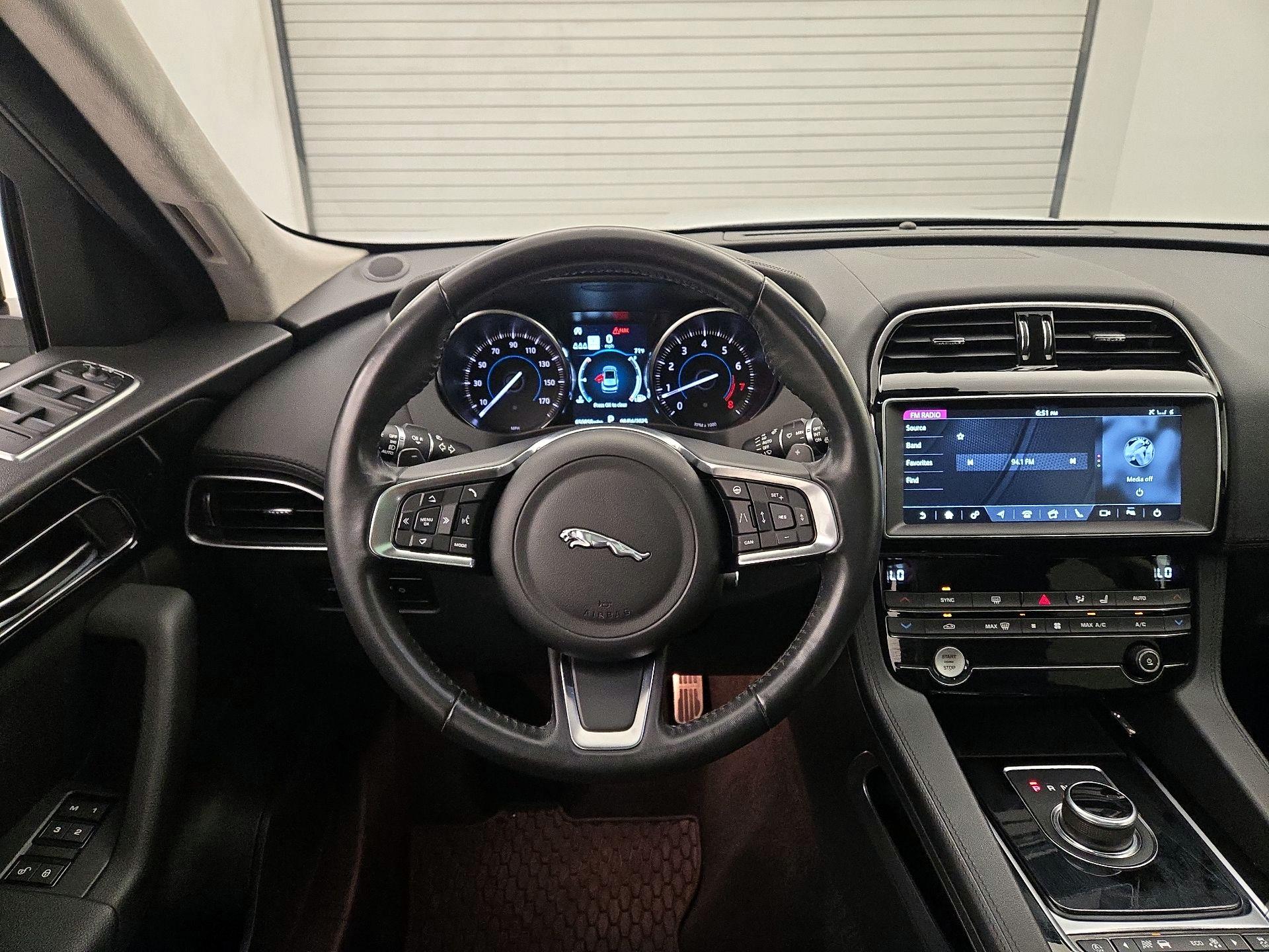 Thumbnail: 2019 Jaguar F-Pace - 10