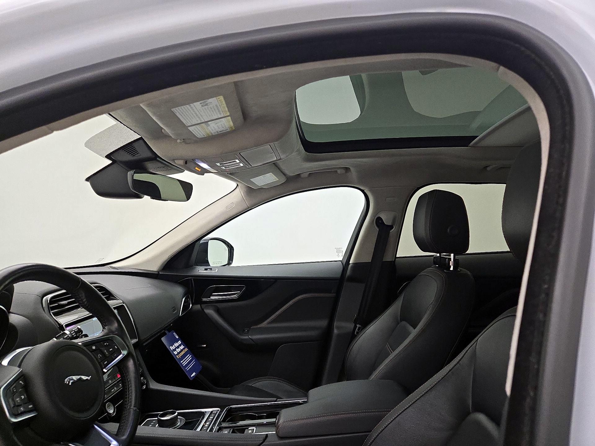 Thumbnail: 2019 Jaguar F-Pace - 18