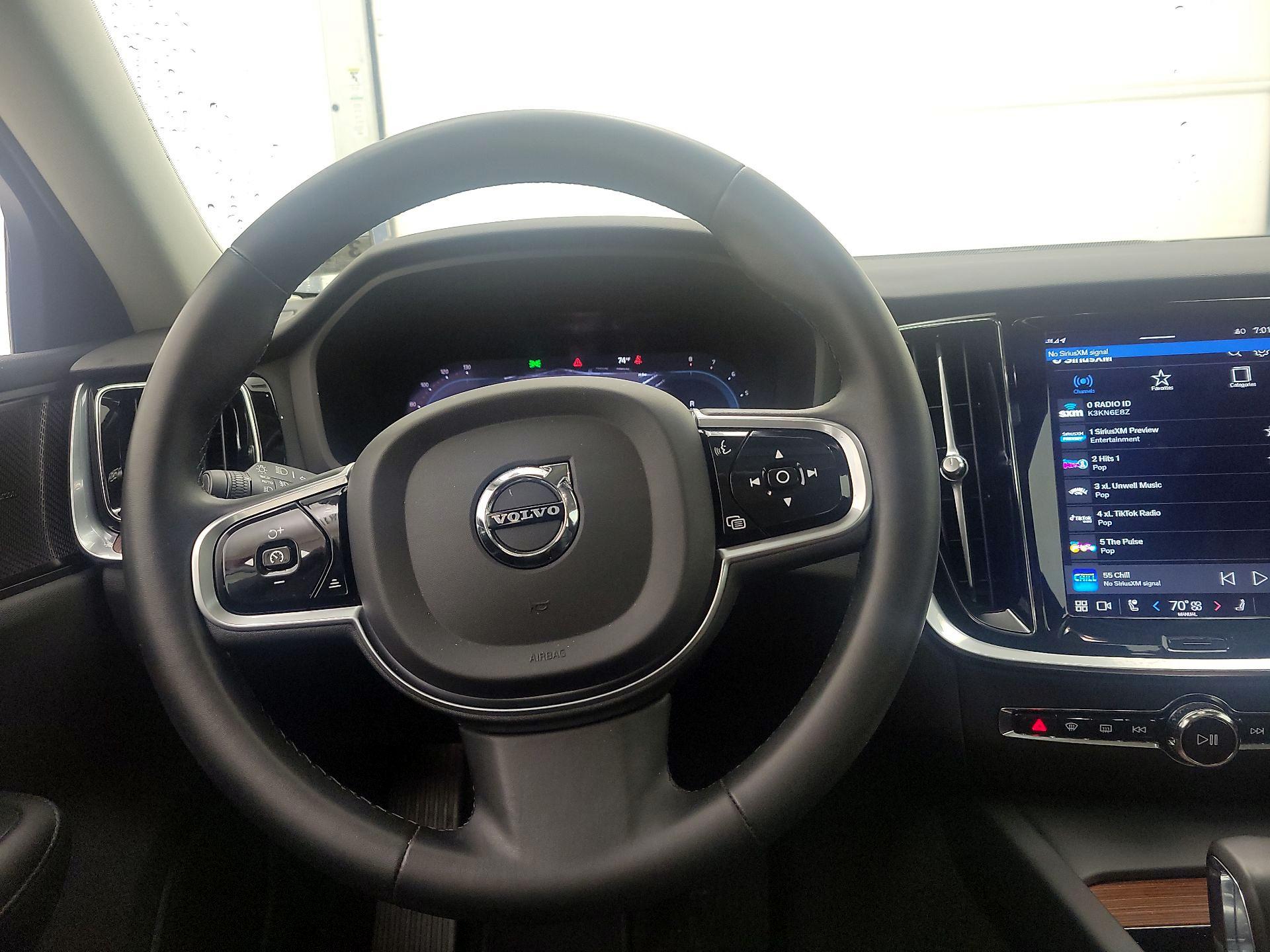 Thumbnail: 2023 Volvo S60 - 10
