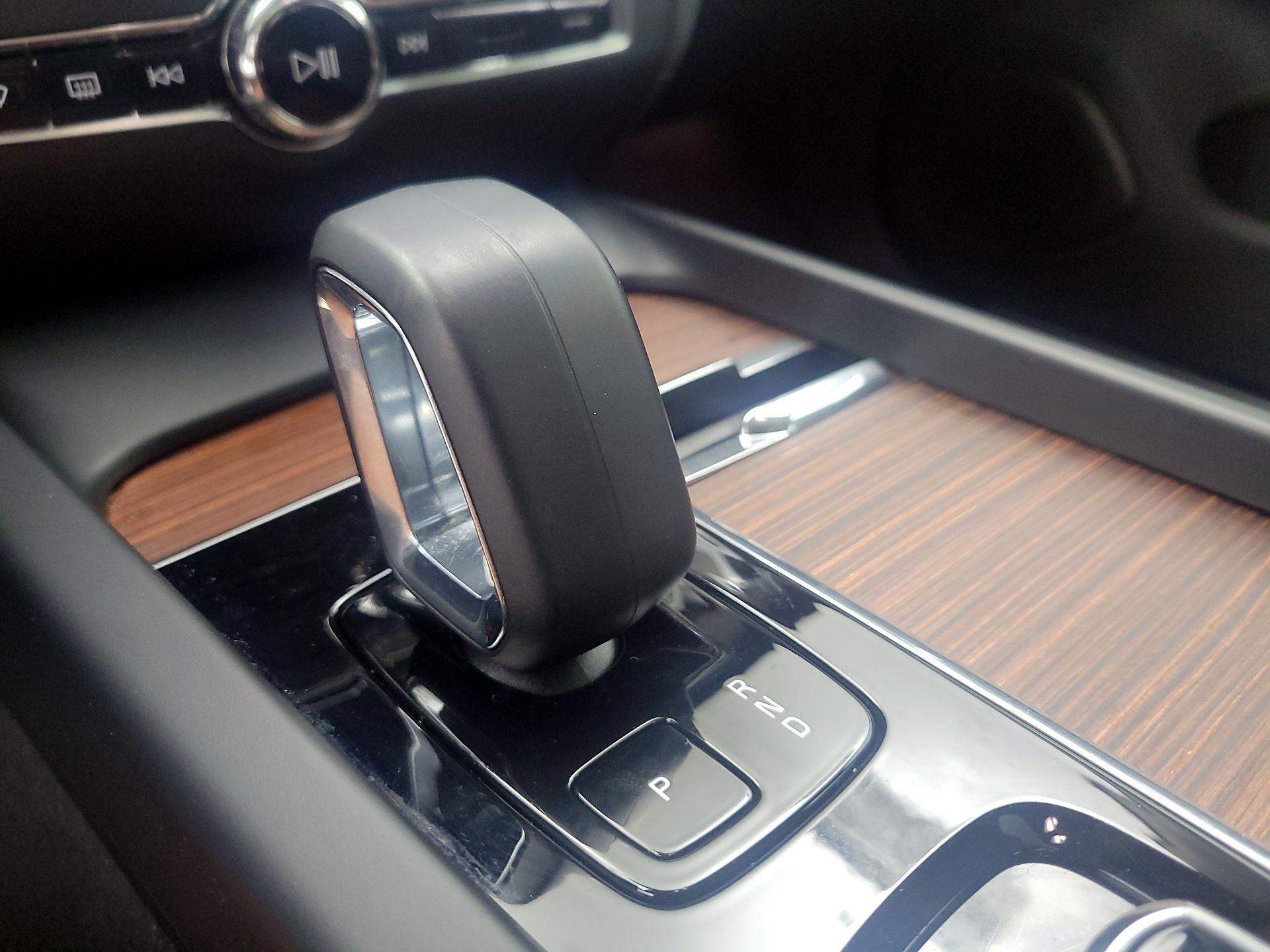 Thumbnail: 2023 Volvo S60 - 16