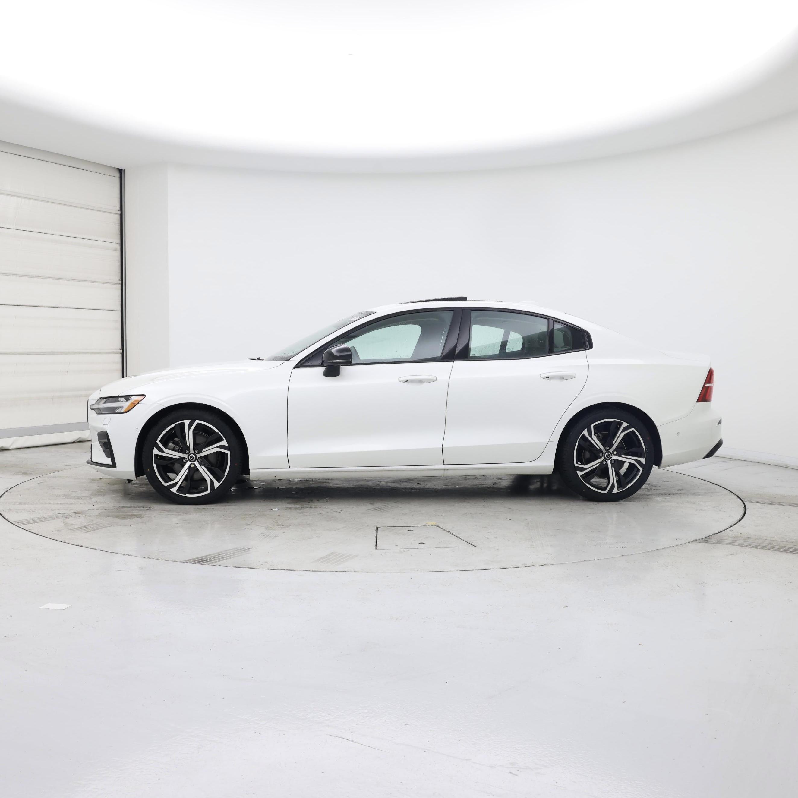 Thumbnail: 2023 Volvo S60 - 3