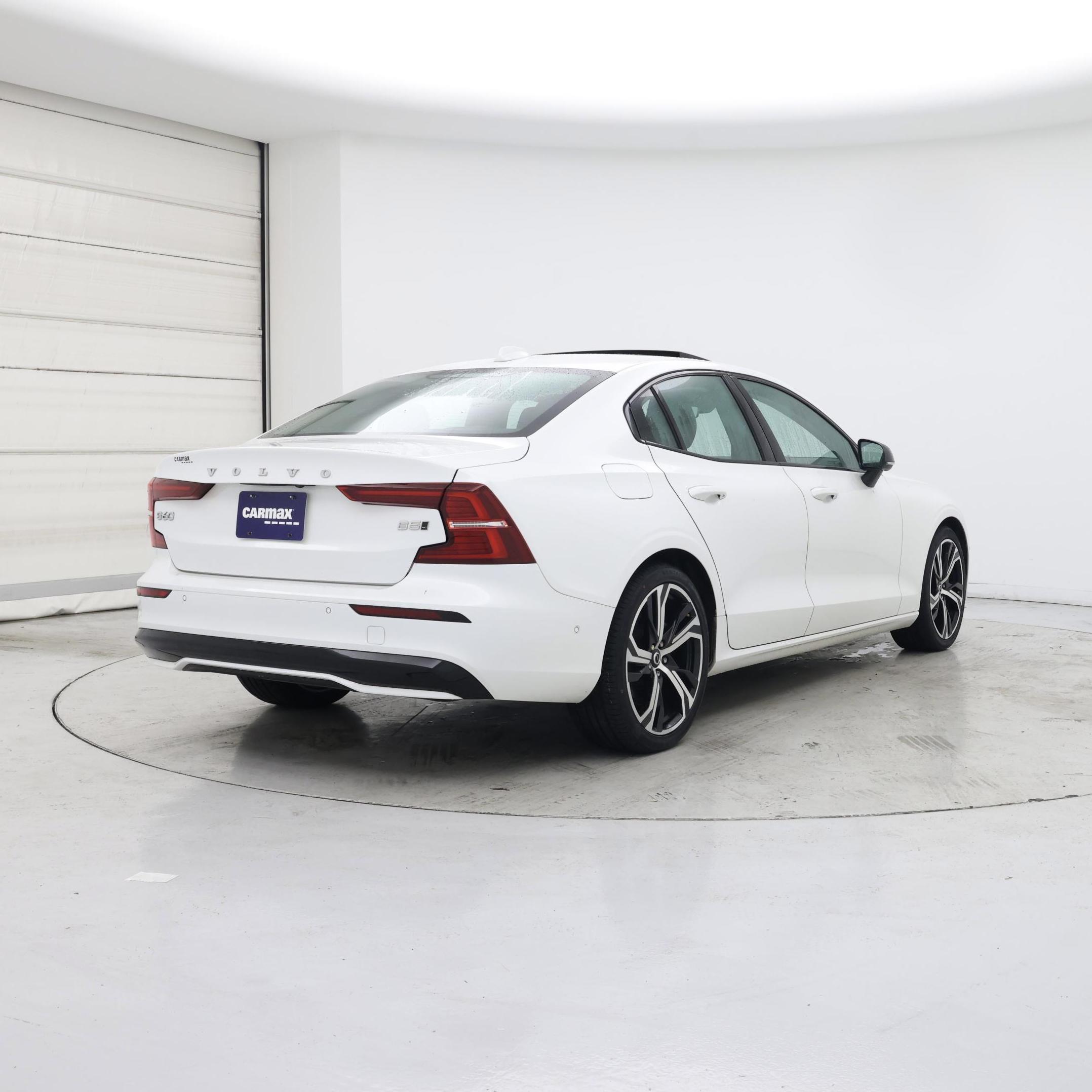 Thumbnail: 2023 Volvo S60 - 8