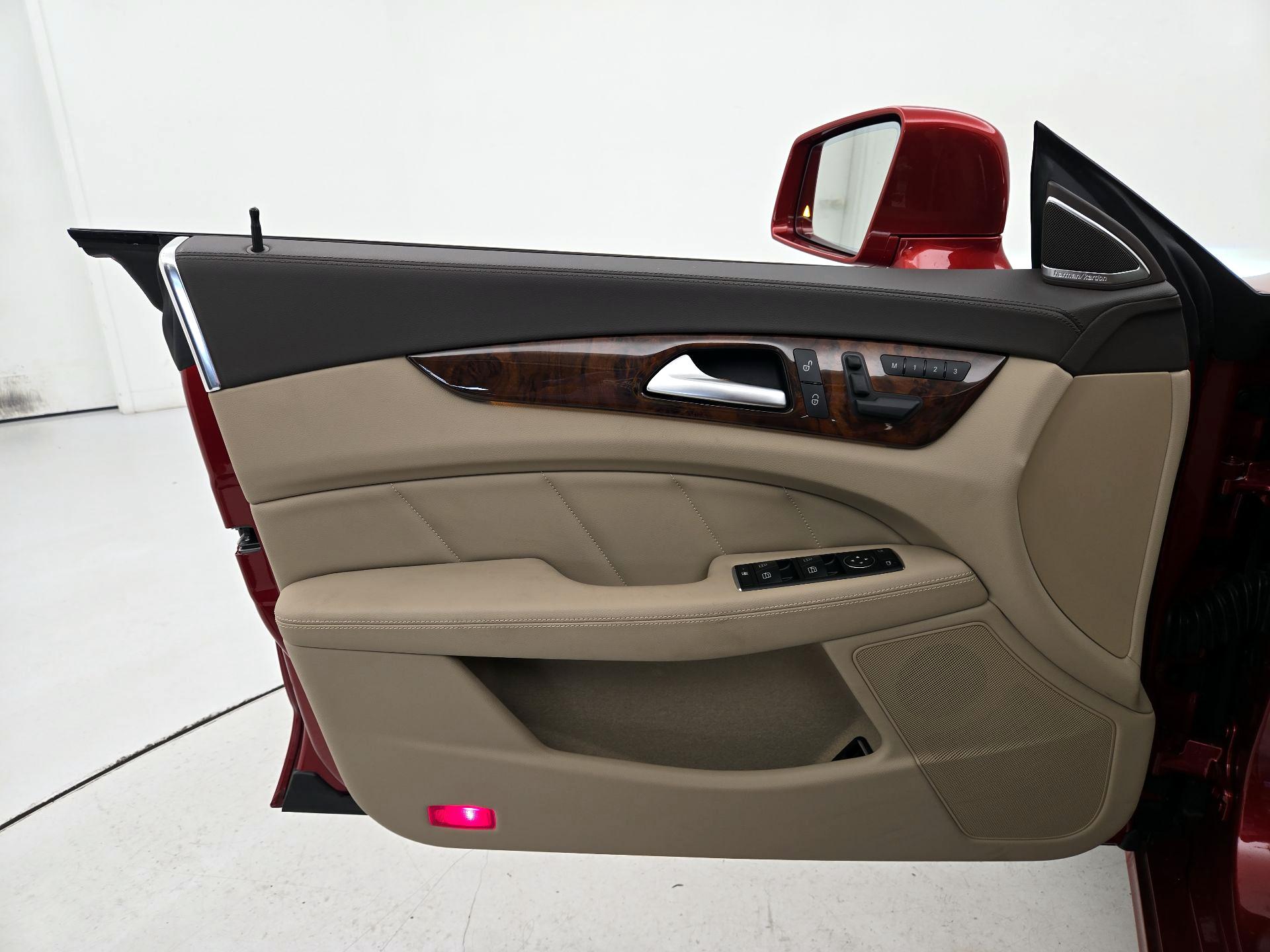 Thumbnail: 2014 Mercedes-Benz CLS - 12