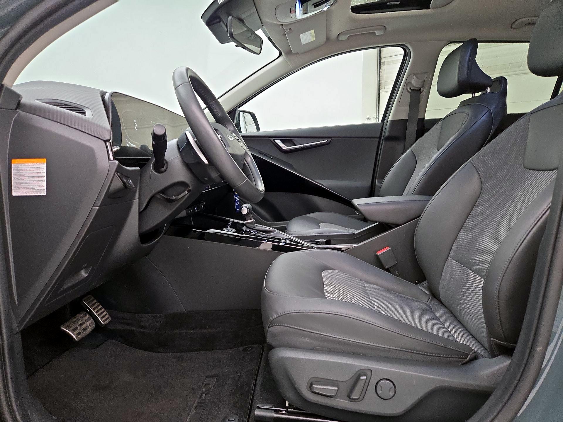 Thumbnail: 2023 Kia Niro - 11