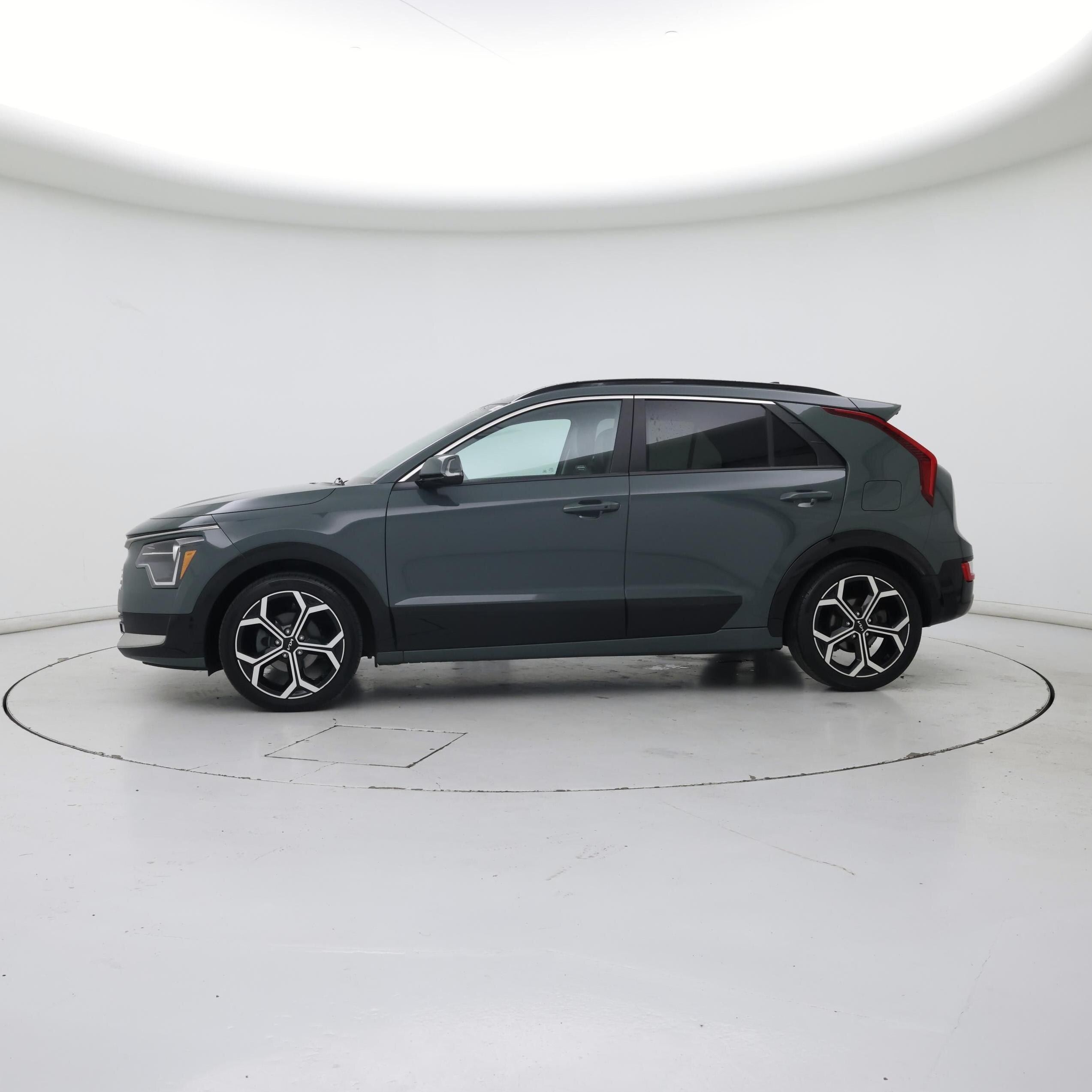 Thumbnail: 2023 Kia Niro - 3