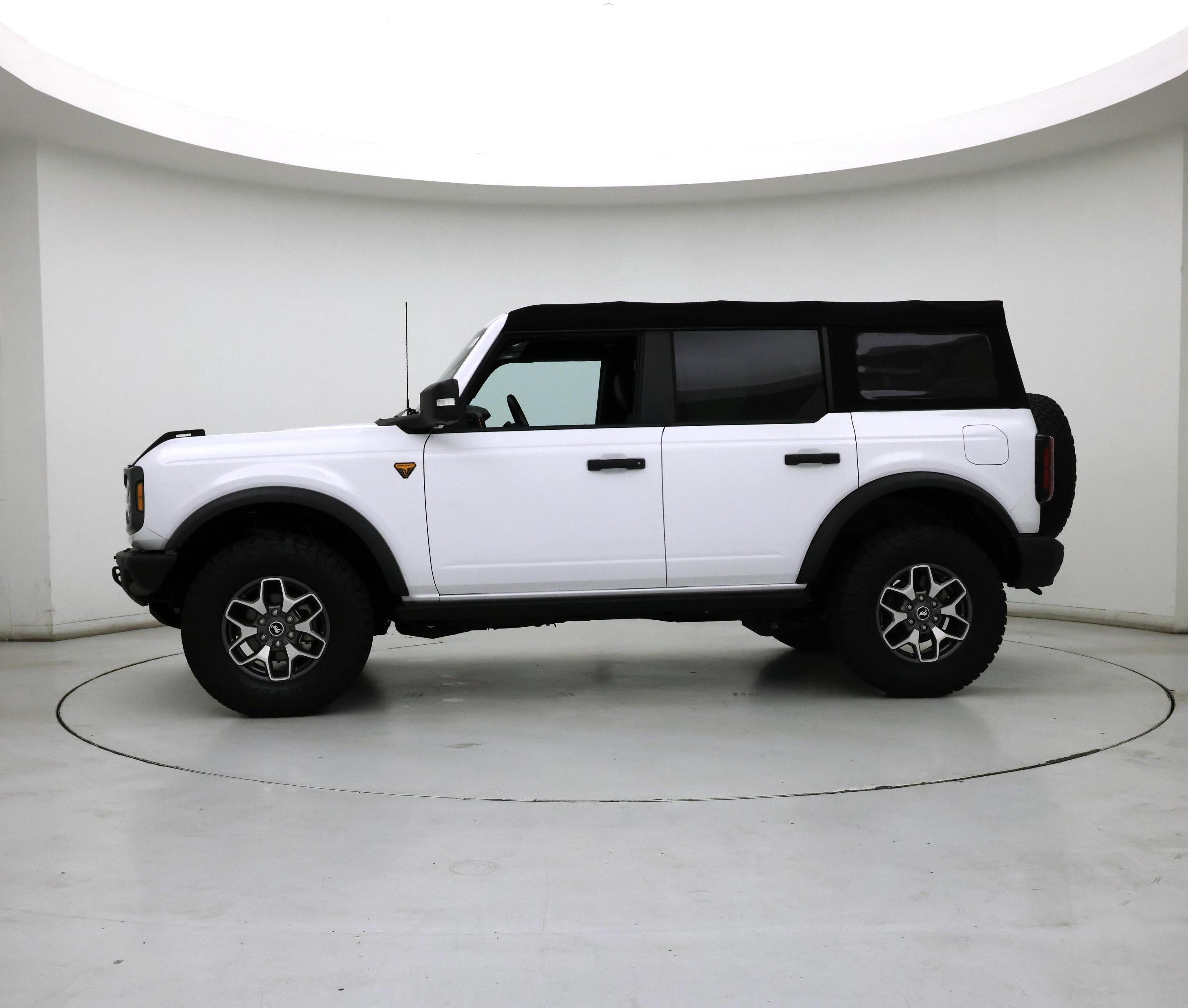 Thumbnail: 2023 Ford Bronco - 3