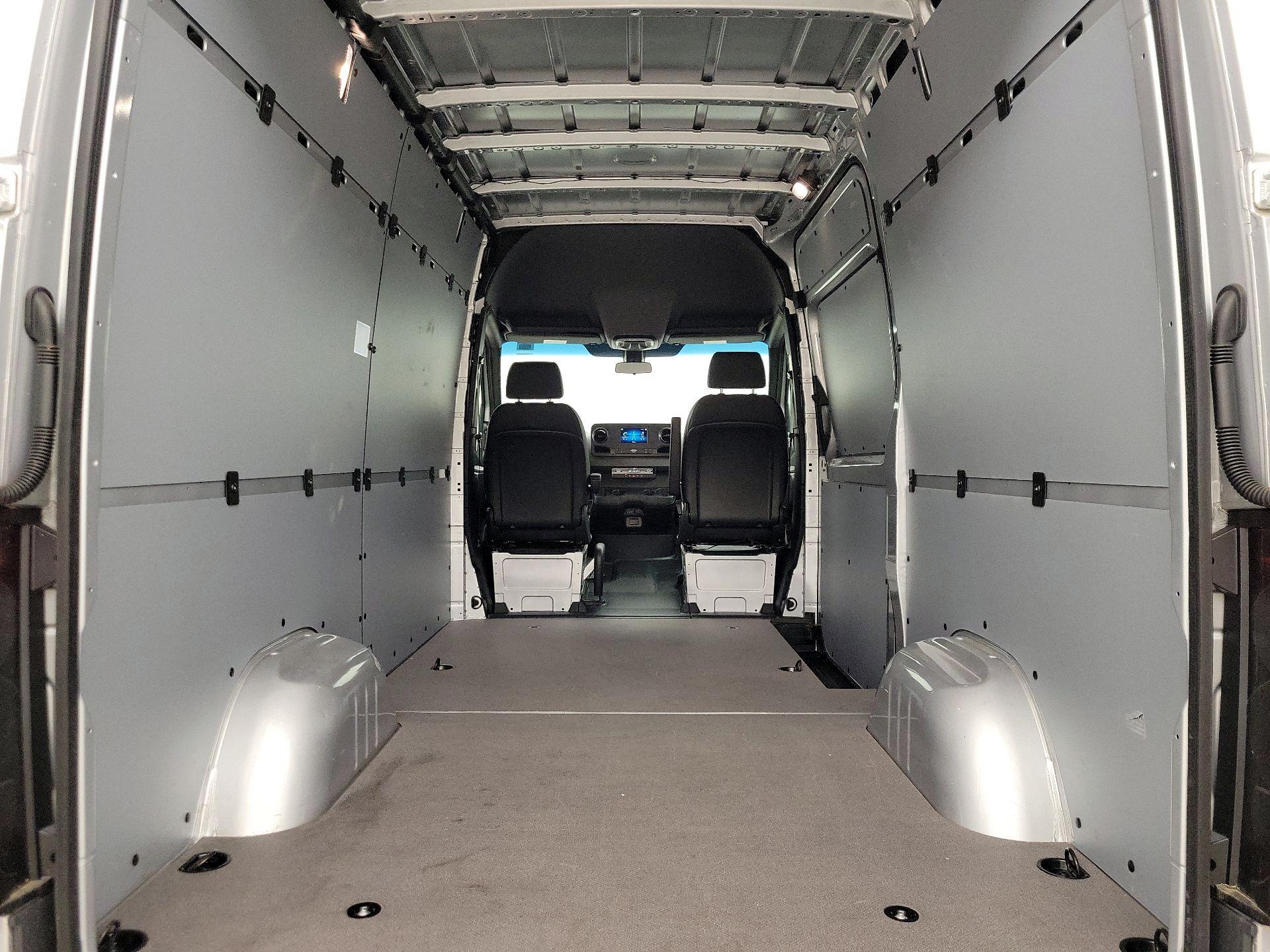 Thumbnail: 2024 Mercedes-Benz Sprinter - 19