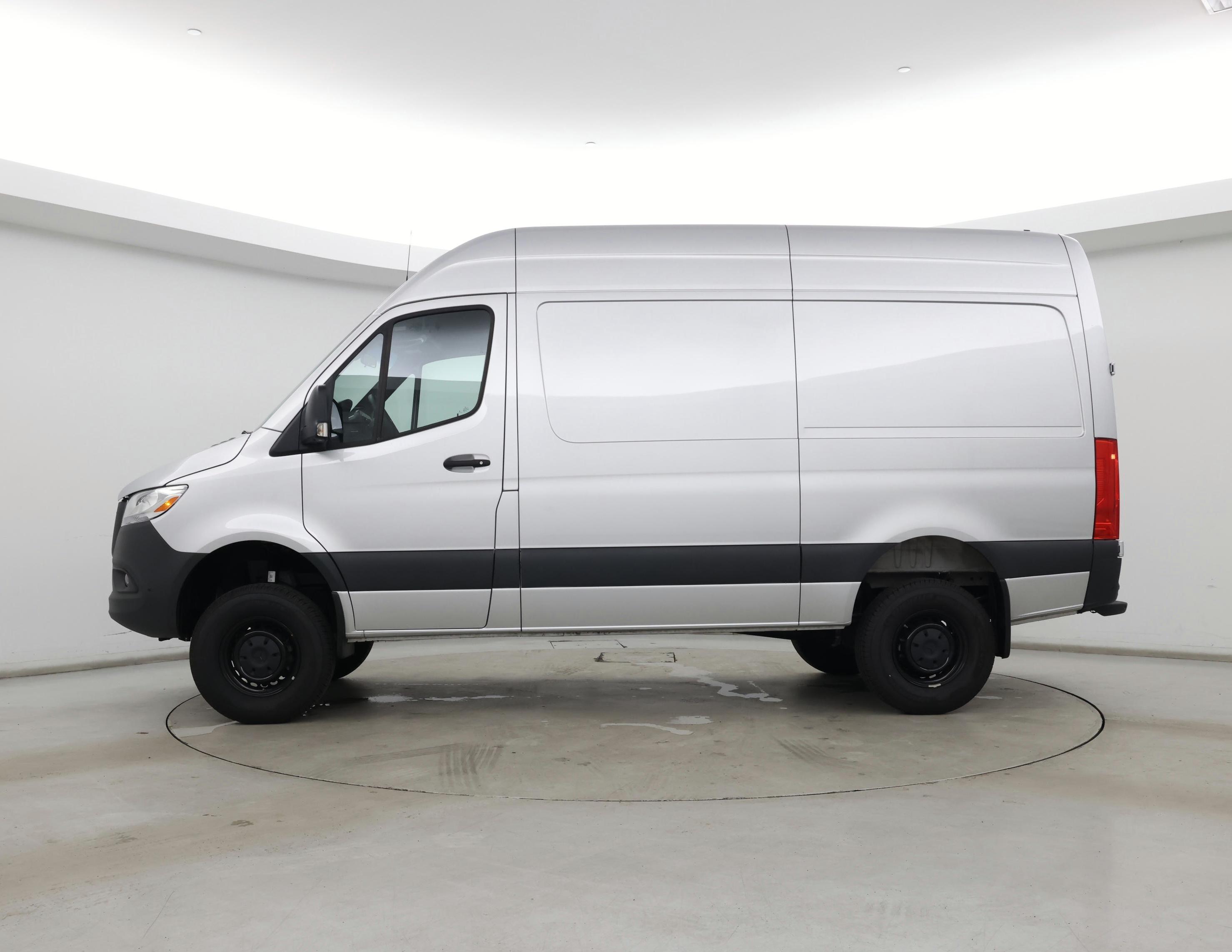 Thumbnail: 2024 Mercedes-Benz Sprinter - 3