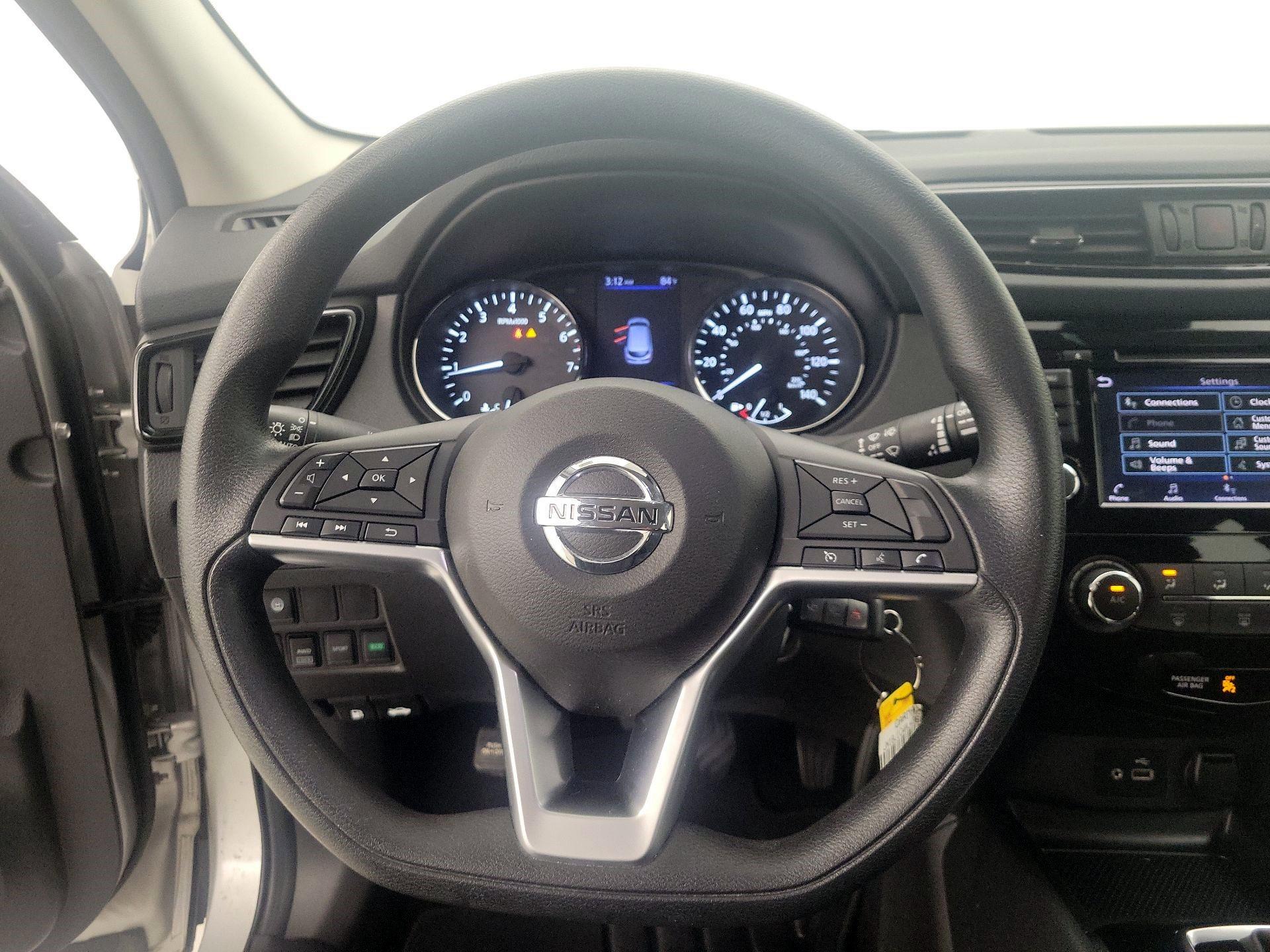 Thumbnail: 2020 Nissan Rogue Sport - 10