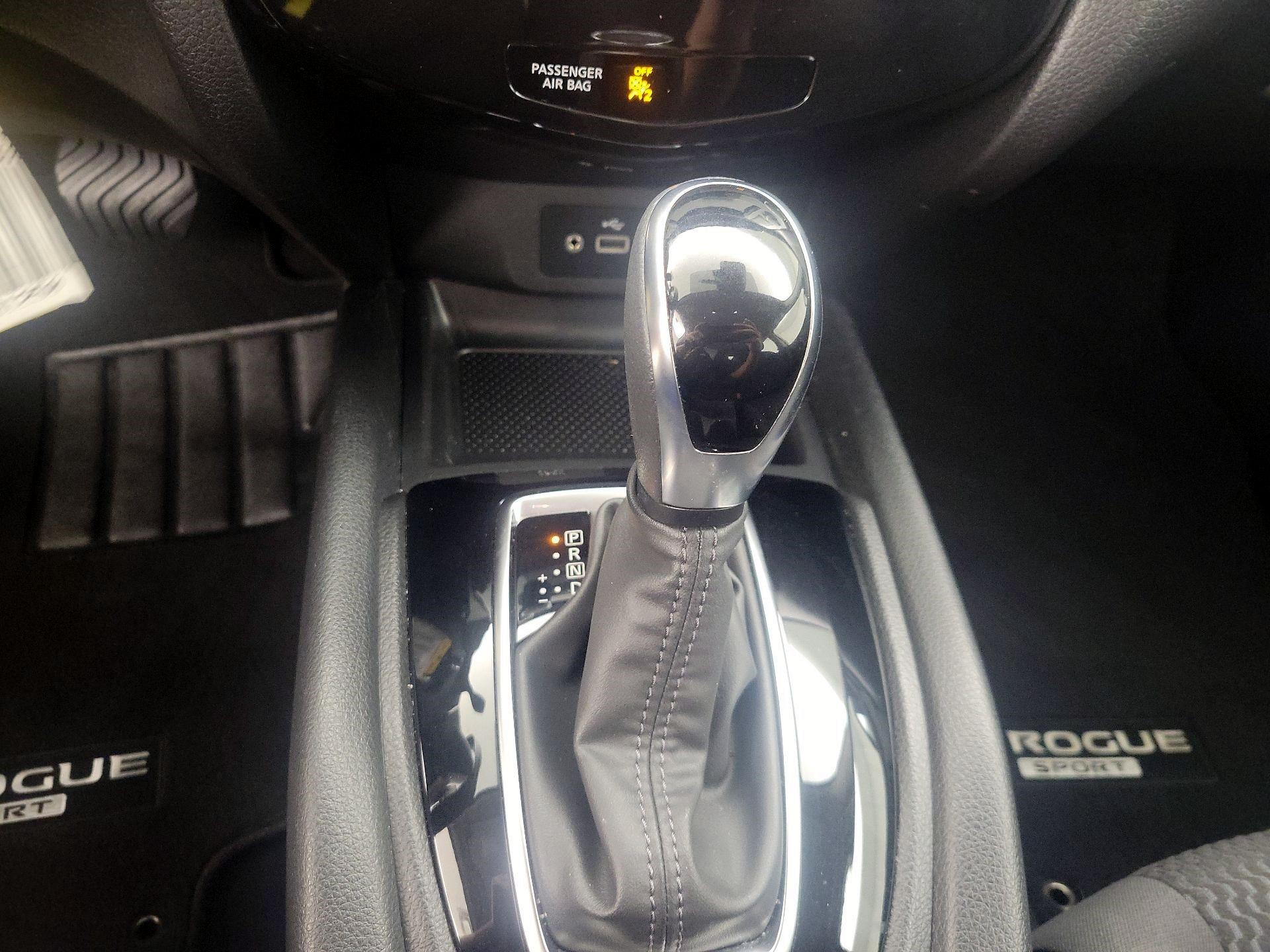 Thumbnail: 2020 Nissan Rogue Sport - 17
