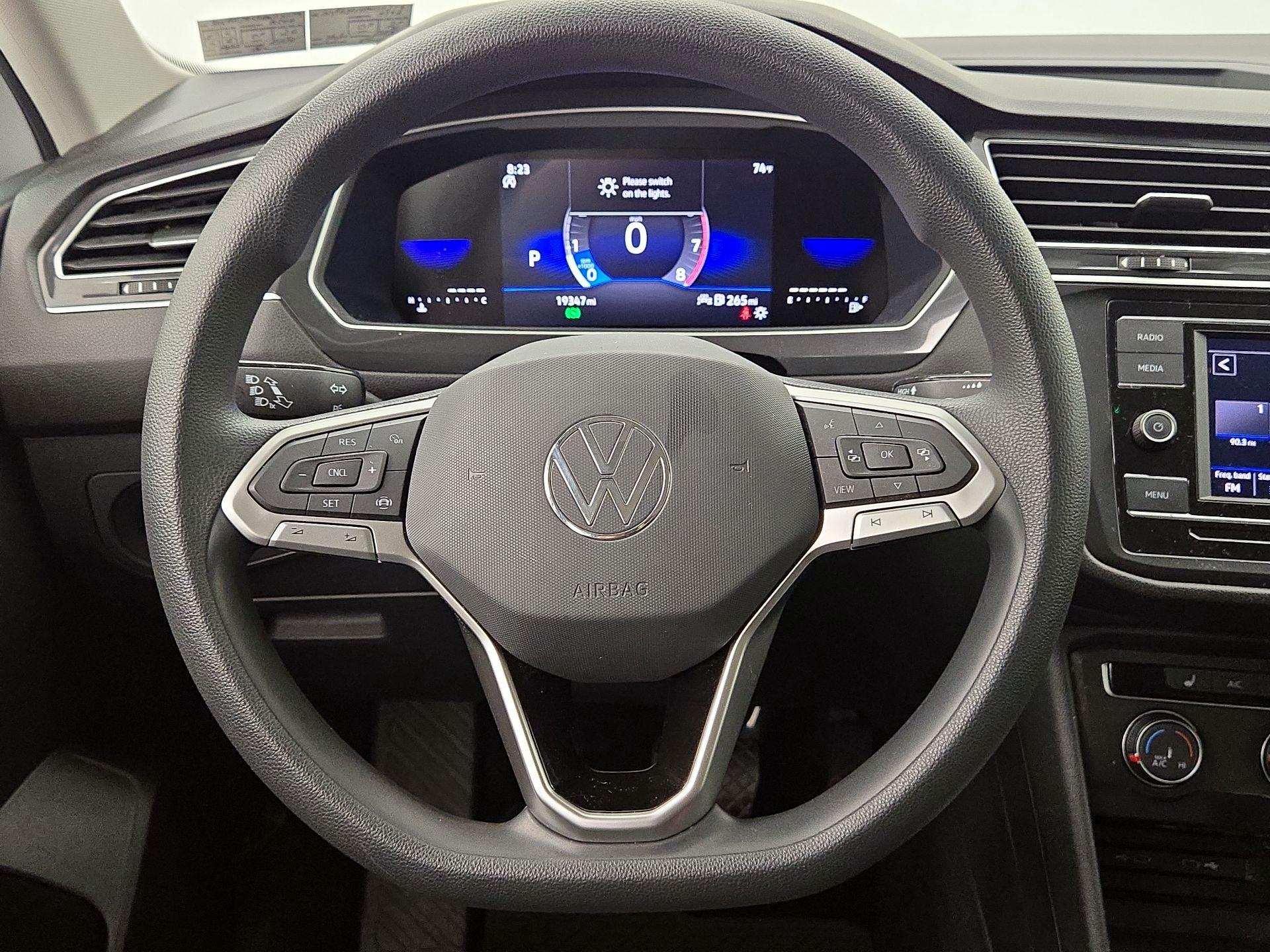 Thumbnail: 2023 Volkswagen Tiguan - 10