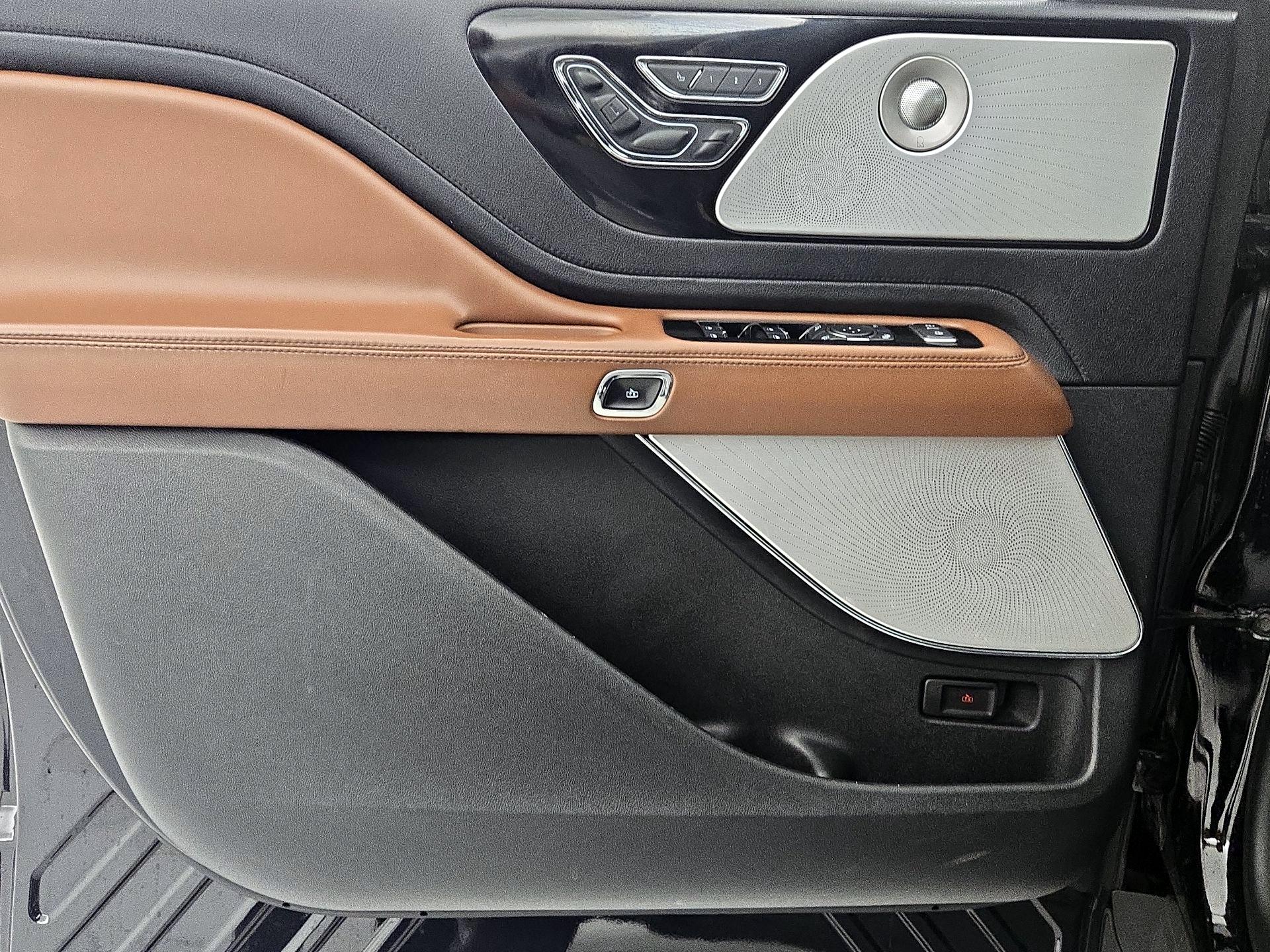 Thumbnail: 2020 Lincoln Aviator - 12