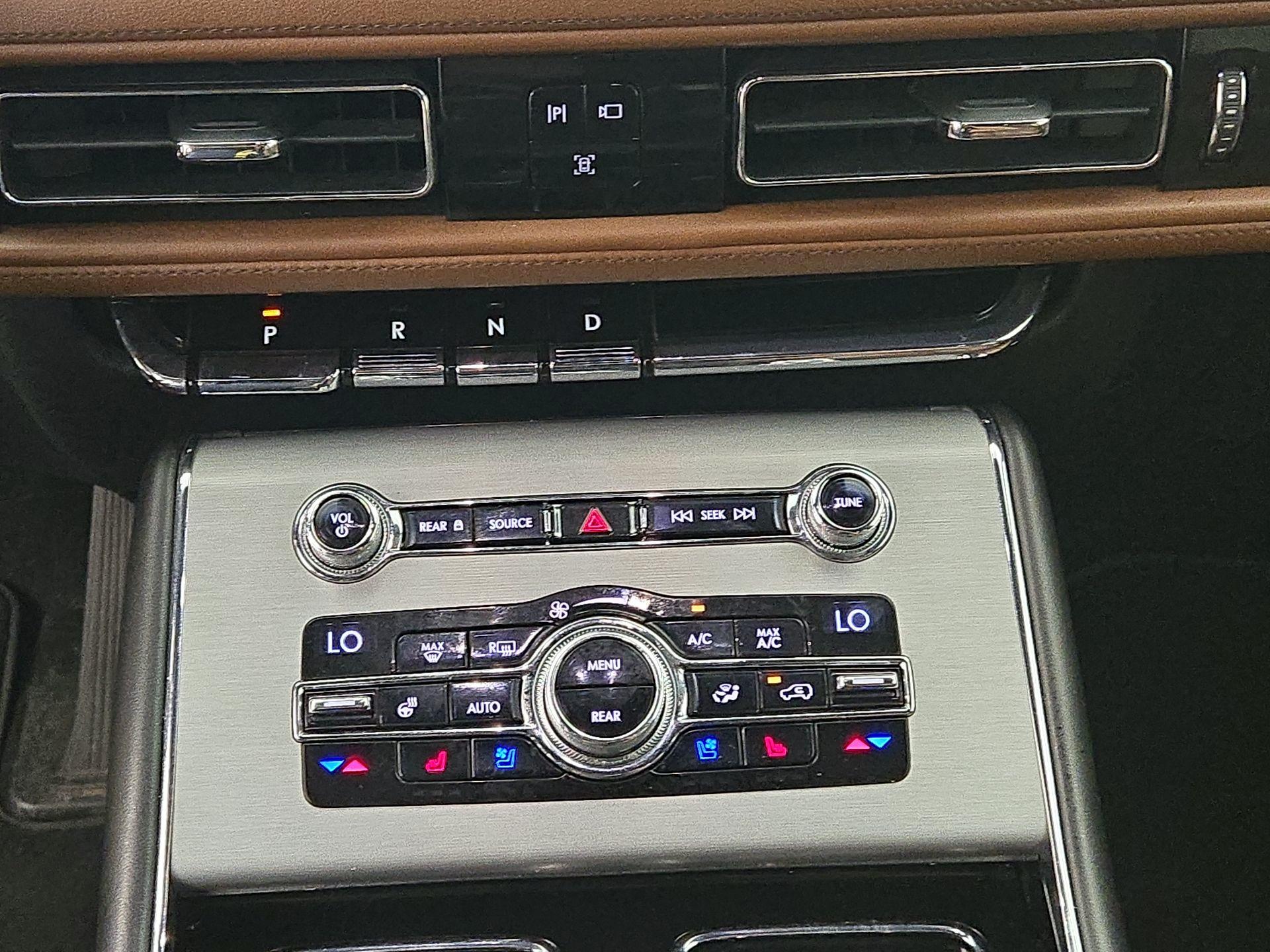 Thumbnail: 2020 Lincoln Aviator - 18