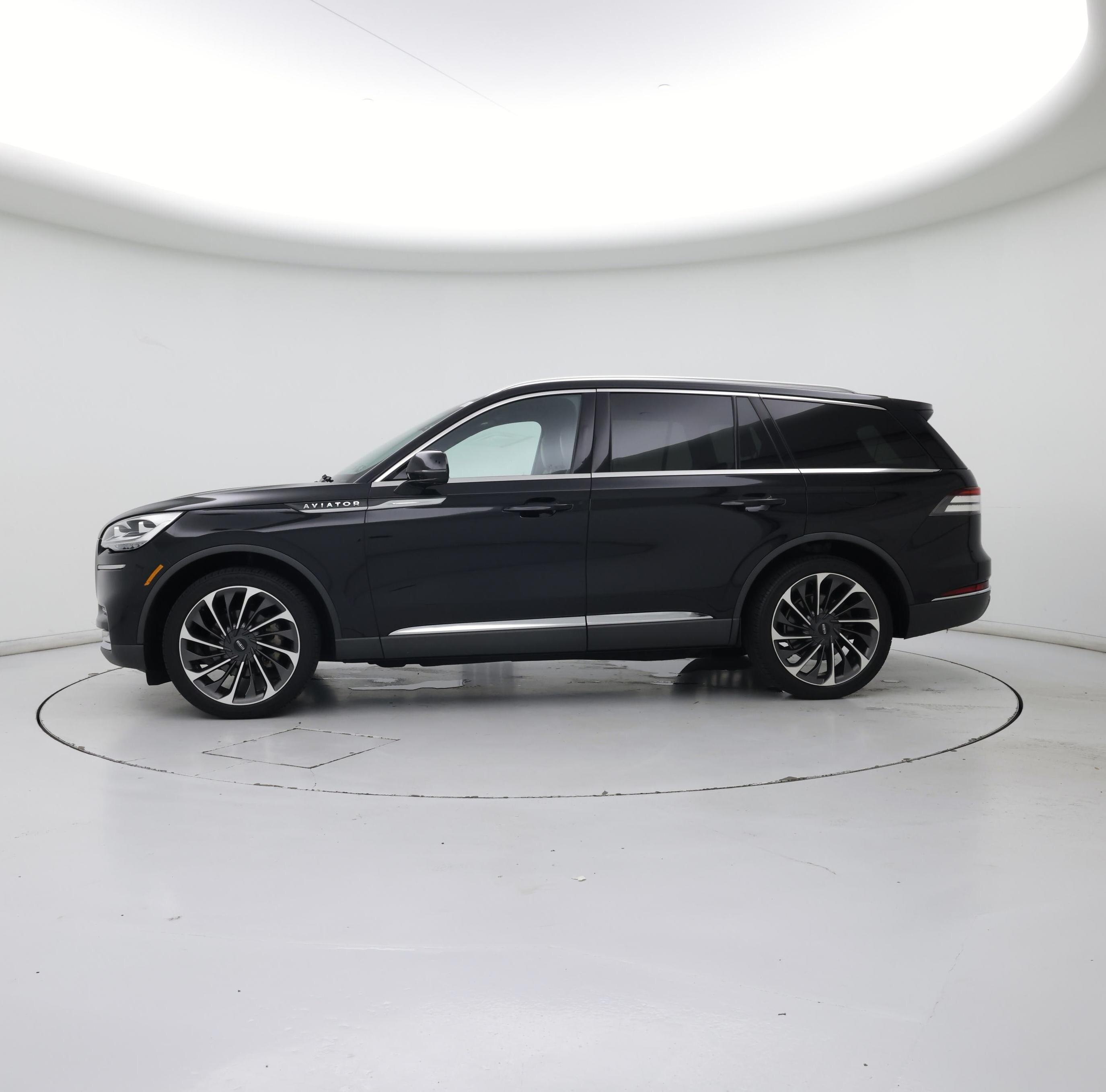 Thumbnail: 2020 Lincoln Aviator - 3